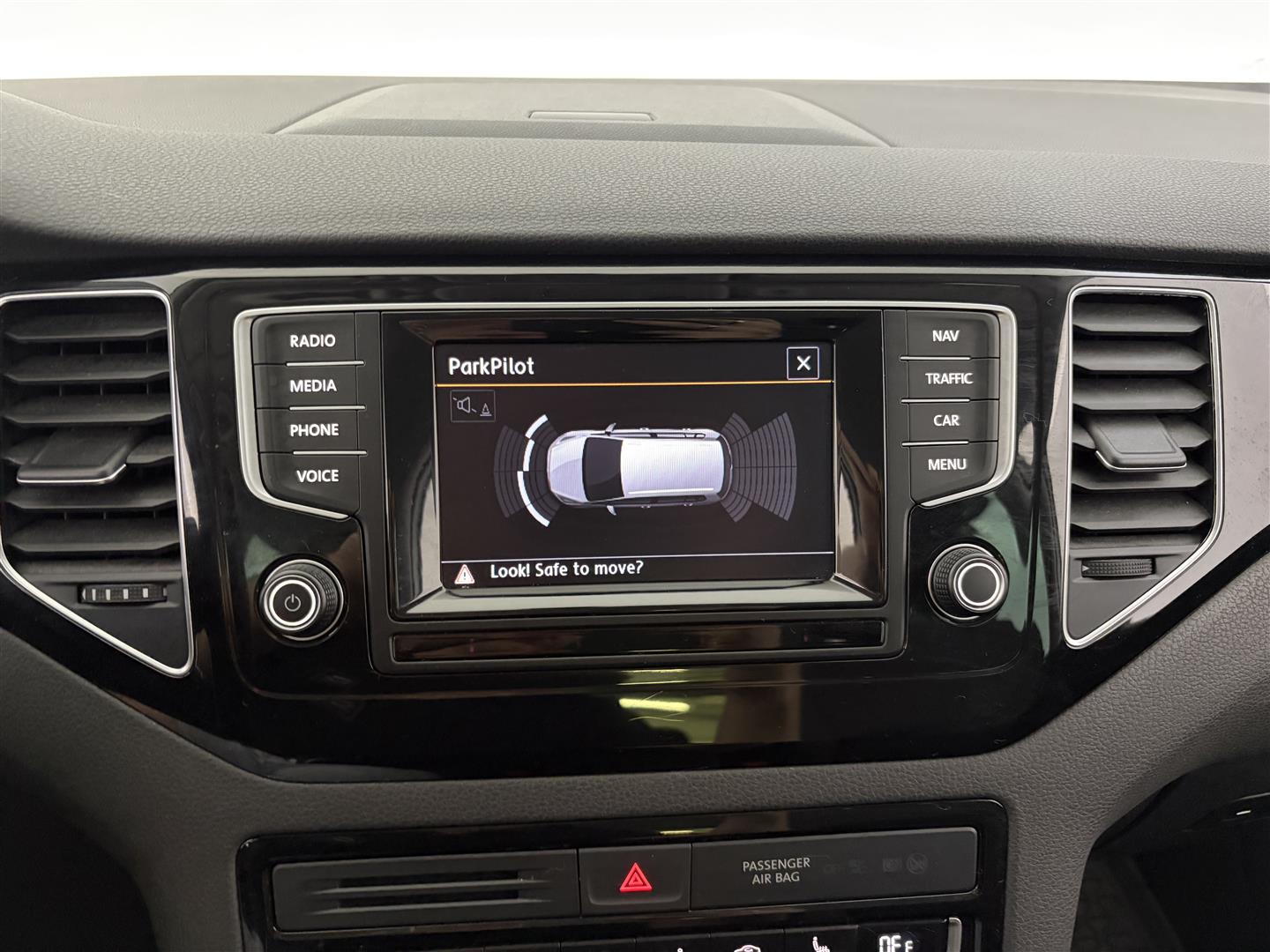 VOLKSWAGEN Golf Sportsvan 2015
