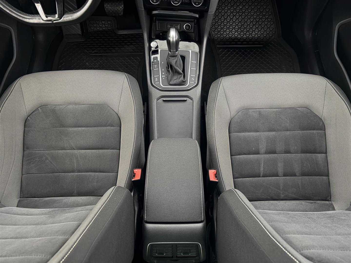 VOLKSWAGEN Golf Sportsvan 2015