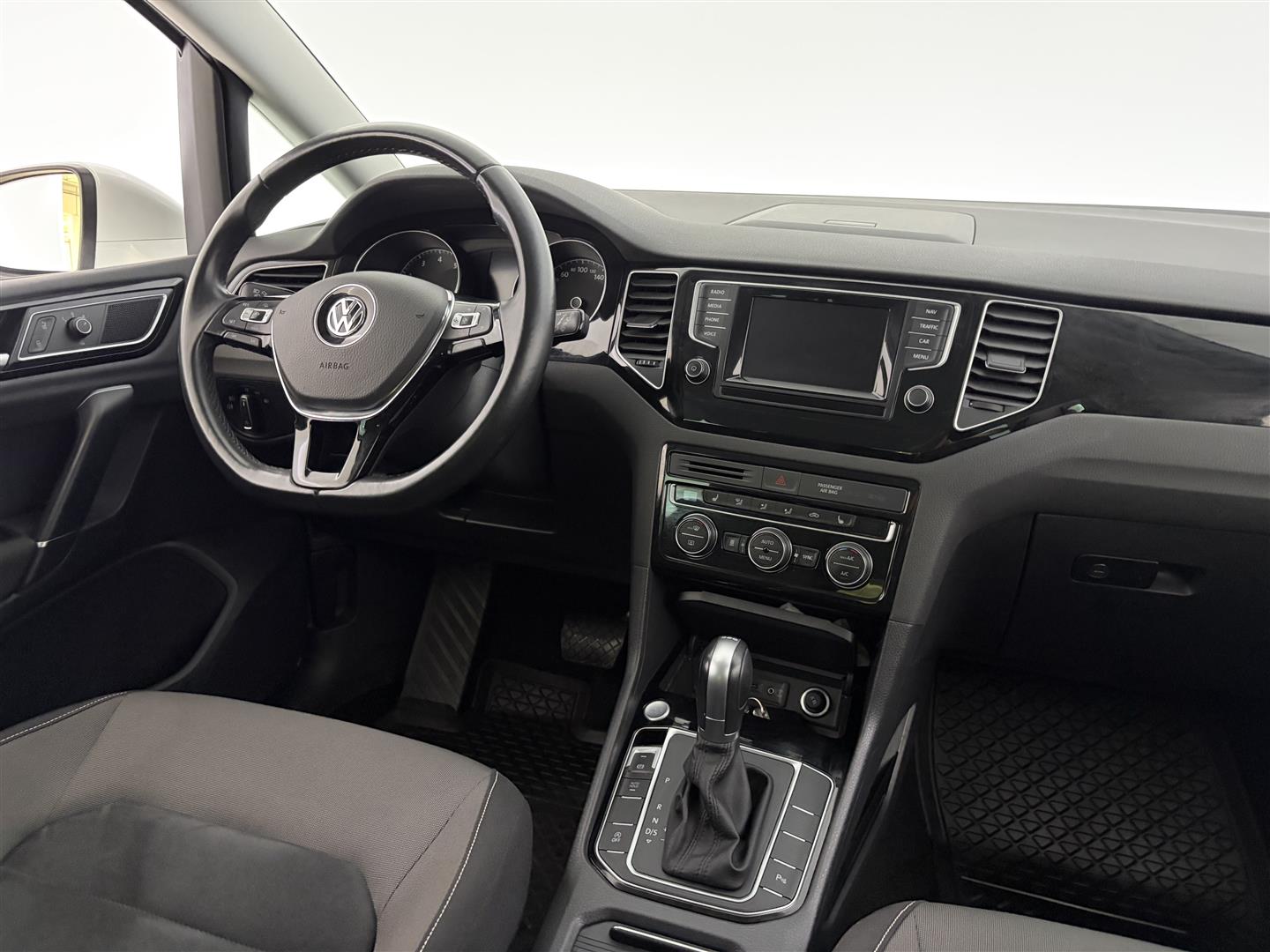 VOLKSWAGEN Golf Sportsvan 2015