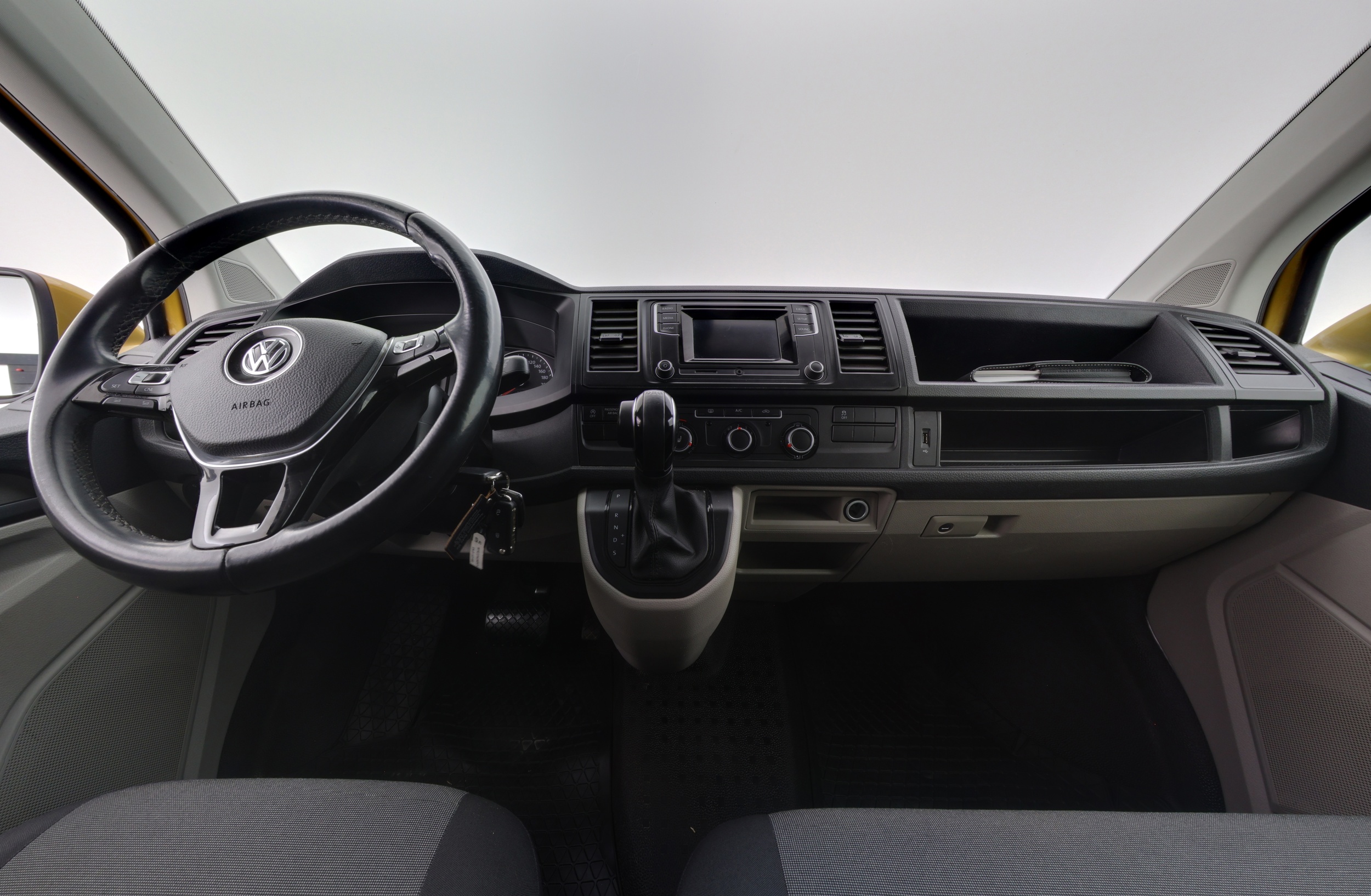 VOLKSWAGEN Transporter 2018