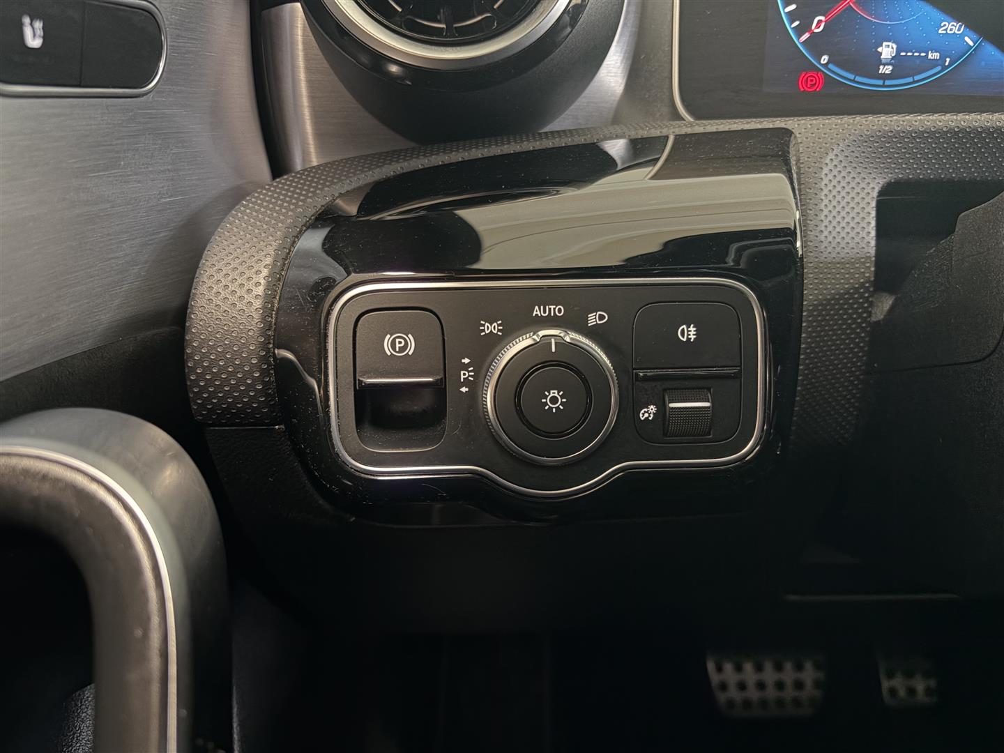 MERCEDES-BENZ CLA 2020