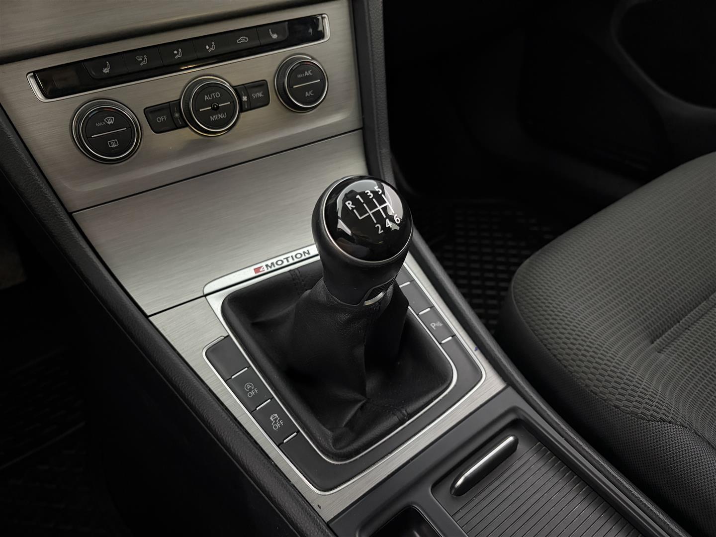 VOLKSWAGEN Golf 2015