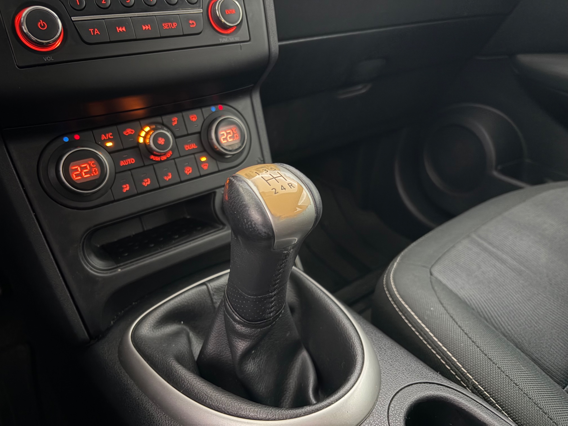 NISSAN Qashqai 2012