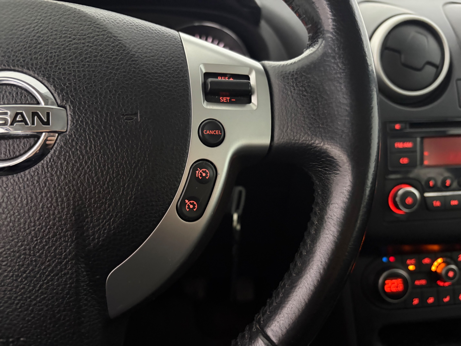 NISSAN Qashqai 2012