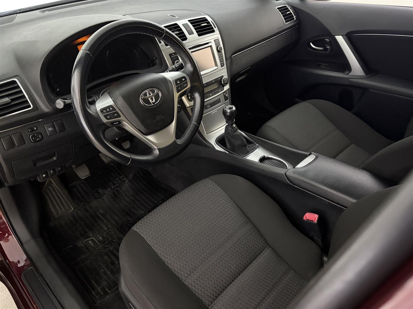TOYOTA Avensis 2013