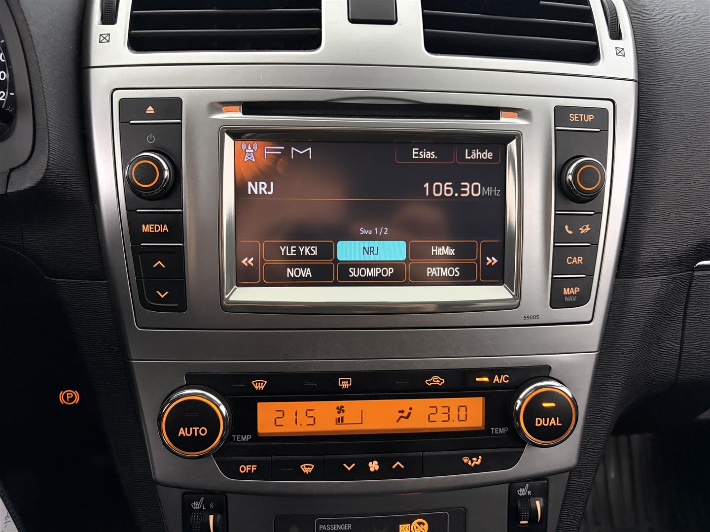 TOYOTA Avensis 2013