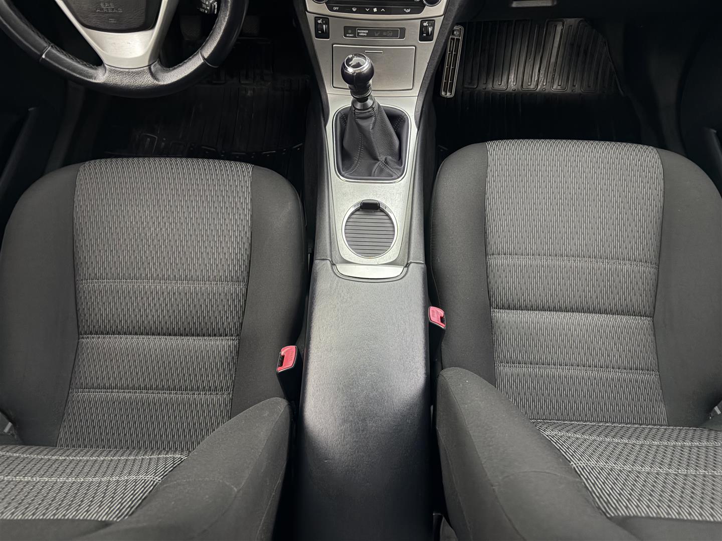 TOYOTA Avensis 2013
