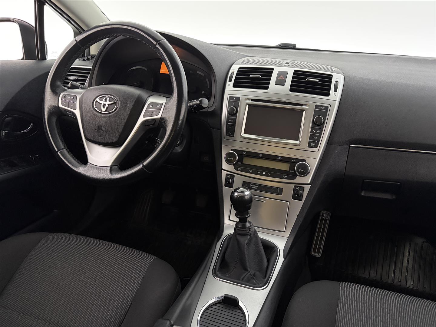 TOYOTA Avensis 2013