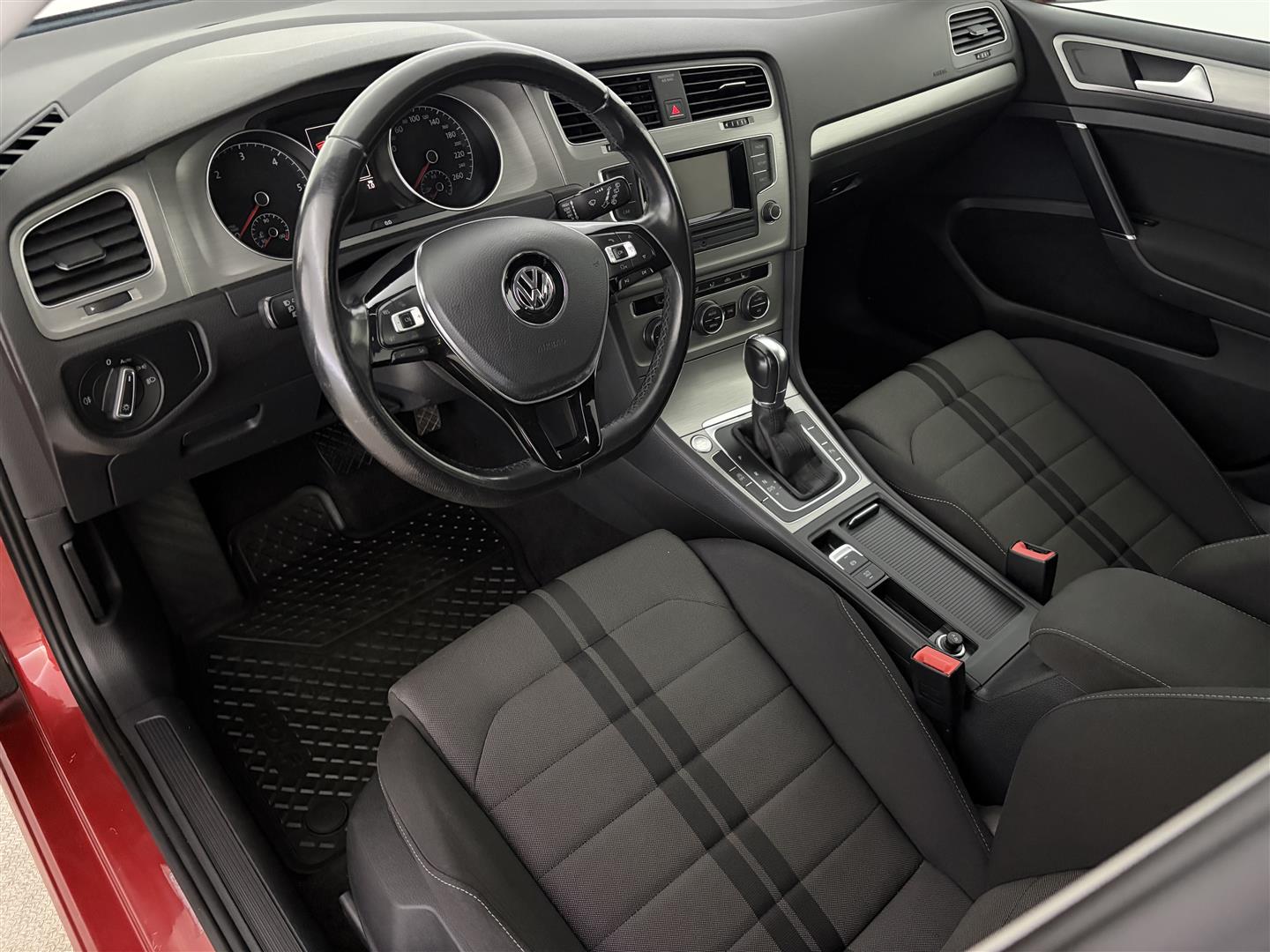 VOLKSWAGEN Golf 2016