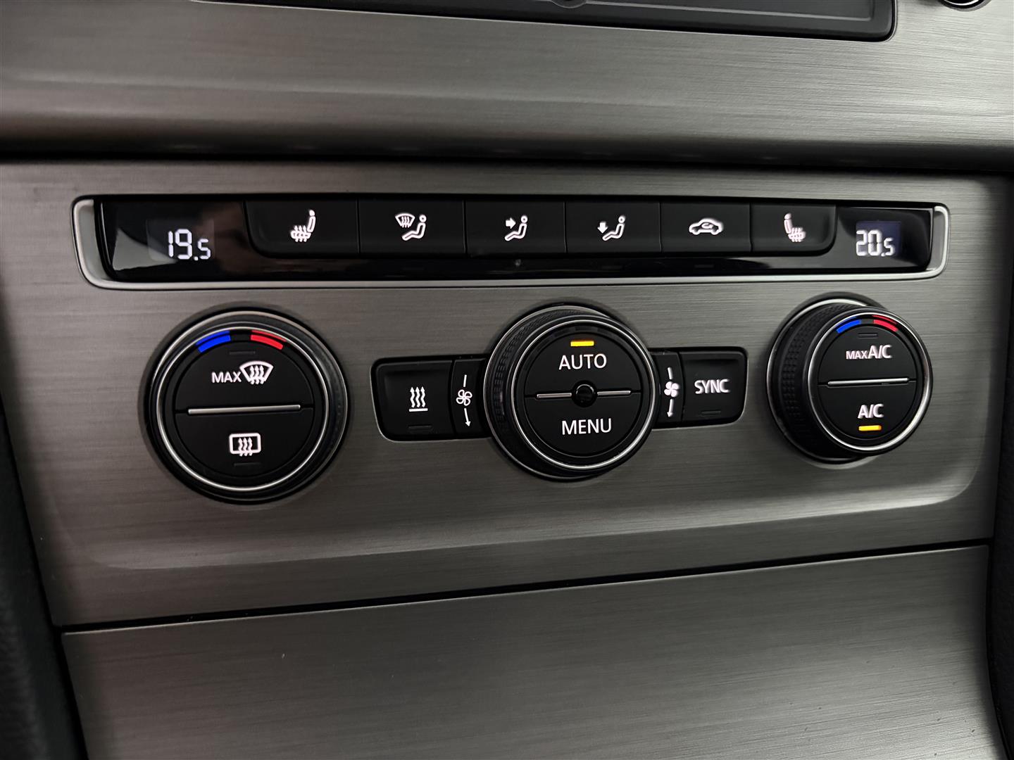 VOLKSWAGEN Golf 2016