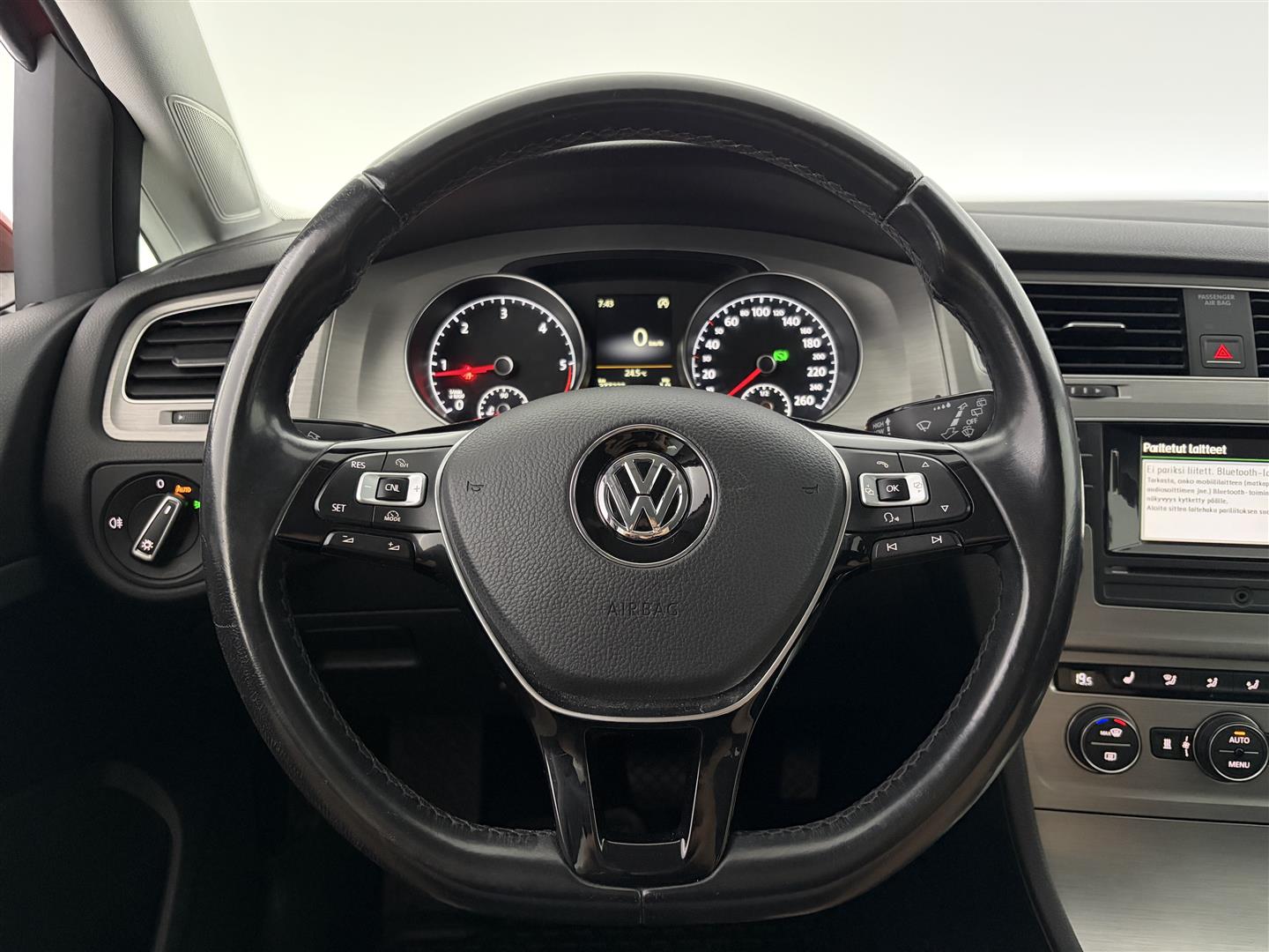 VOLKSWAGEN Golf 2016