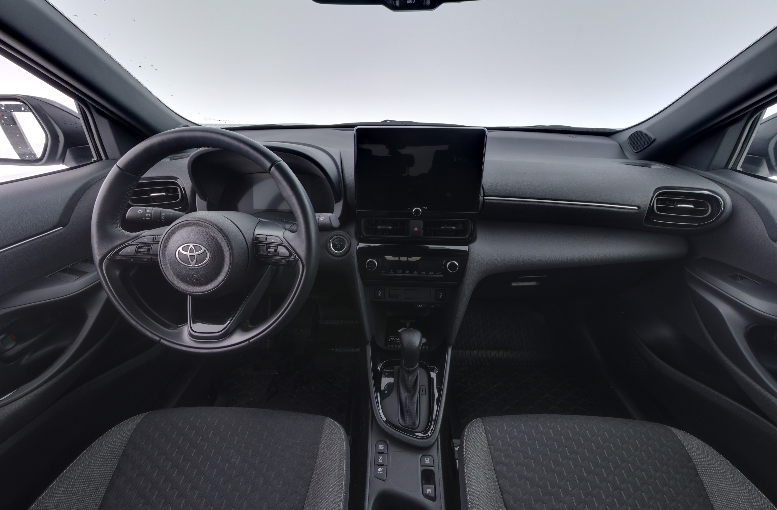 TOYOTA Yaris Cross 2024