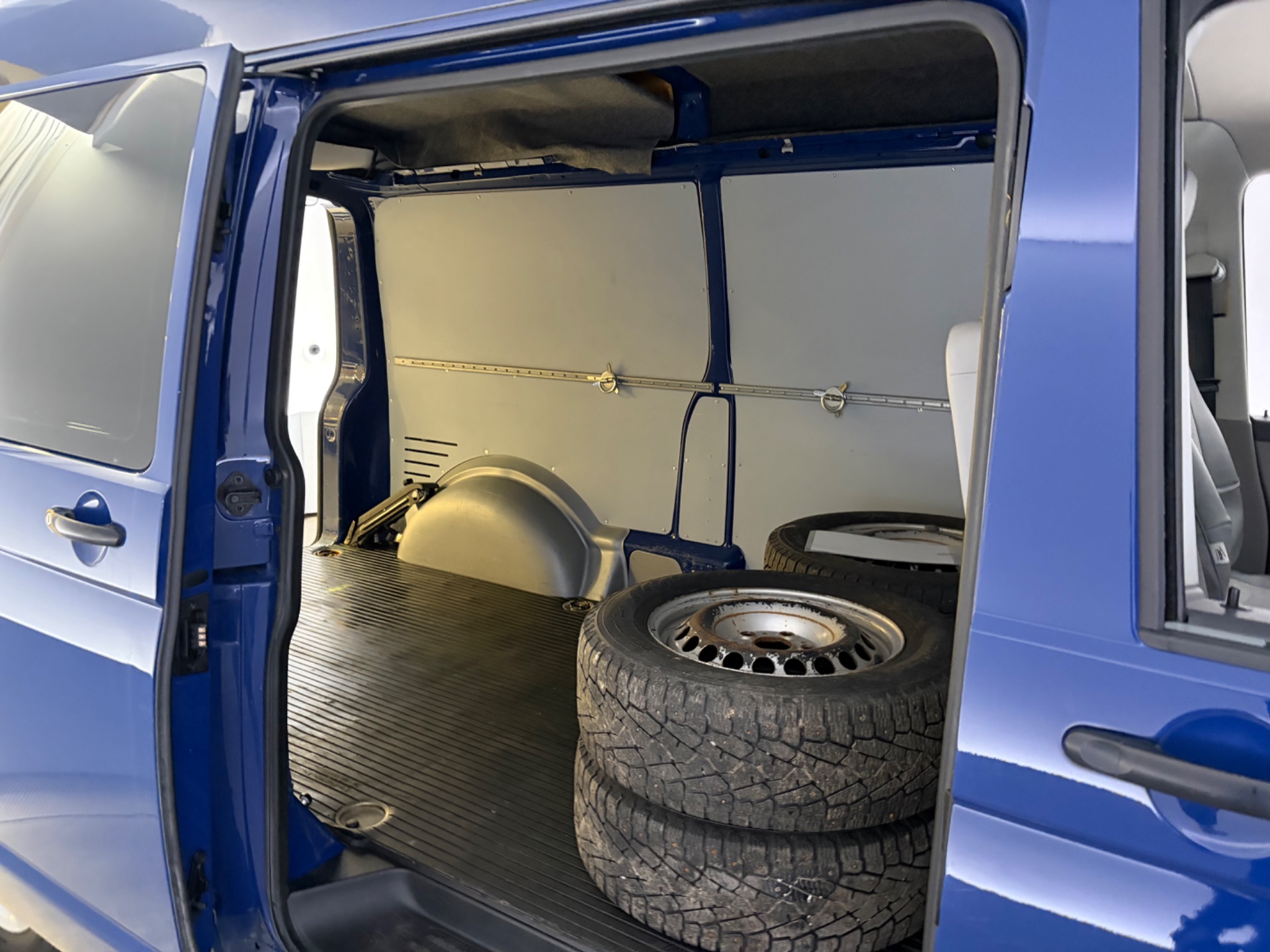VOLKSWAGEN Transporter 2011