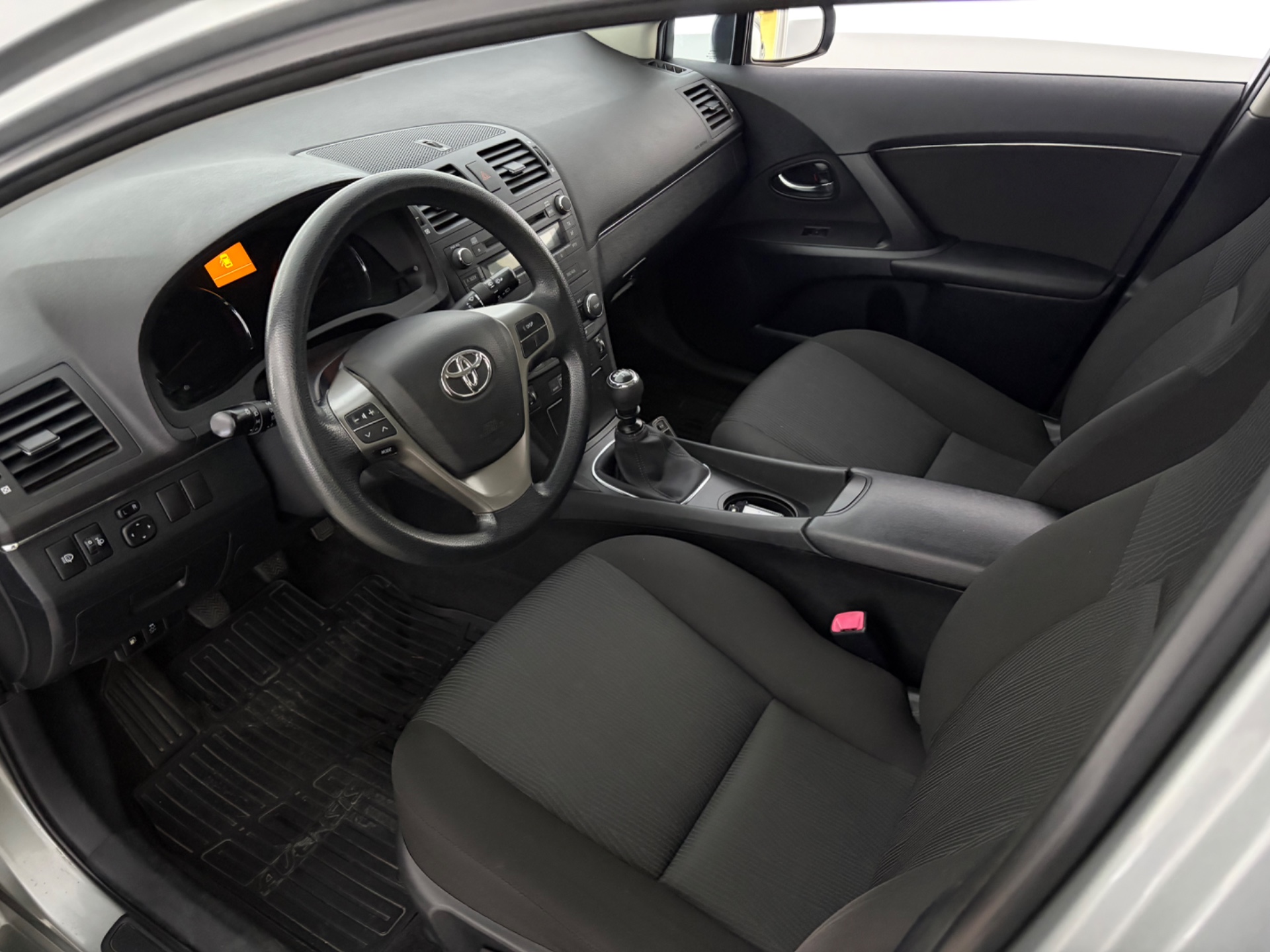 TOYOTA Avensis 2010