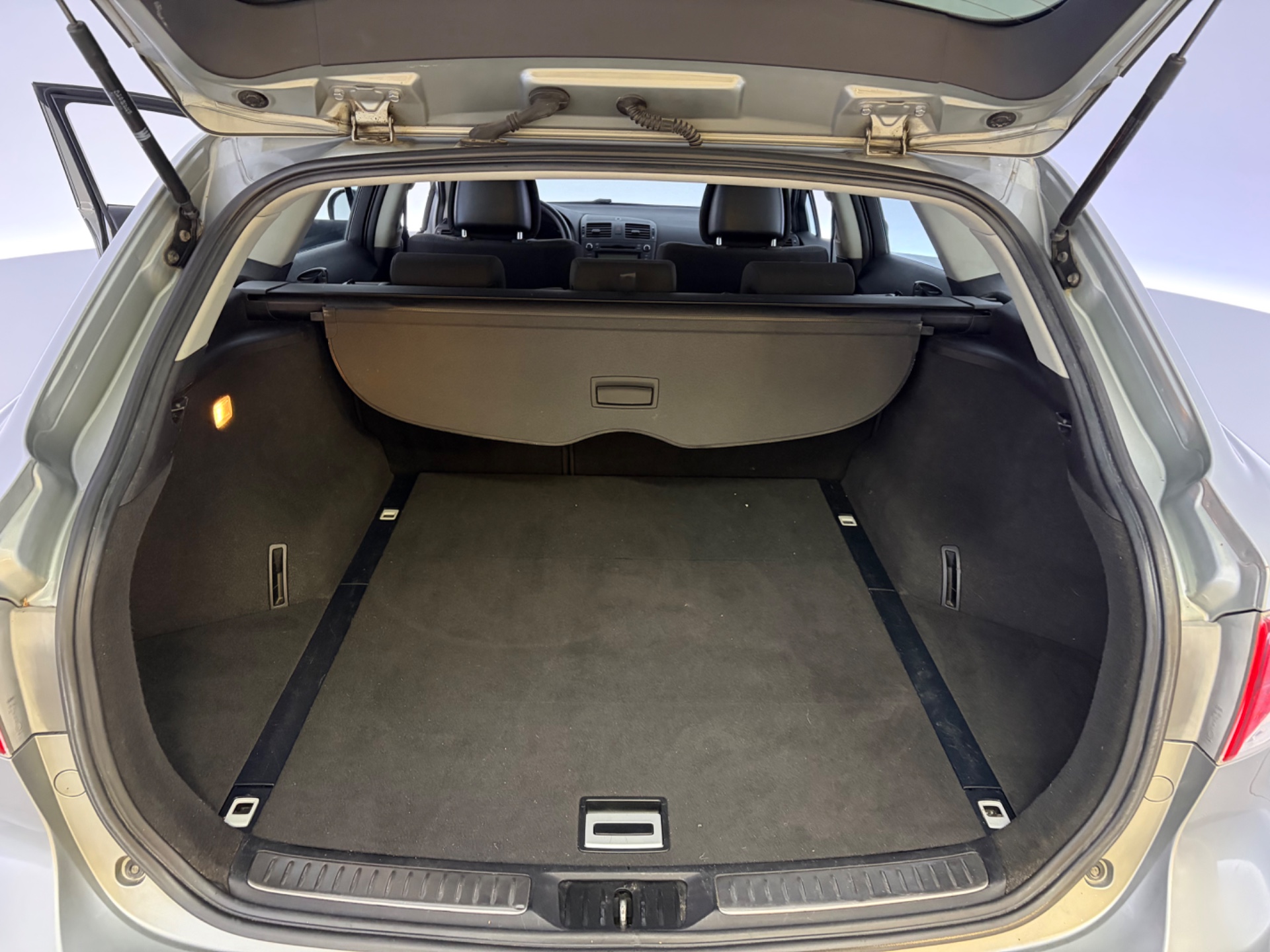 TOYOTA Avensis 2010