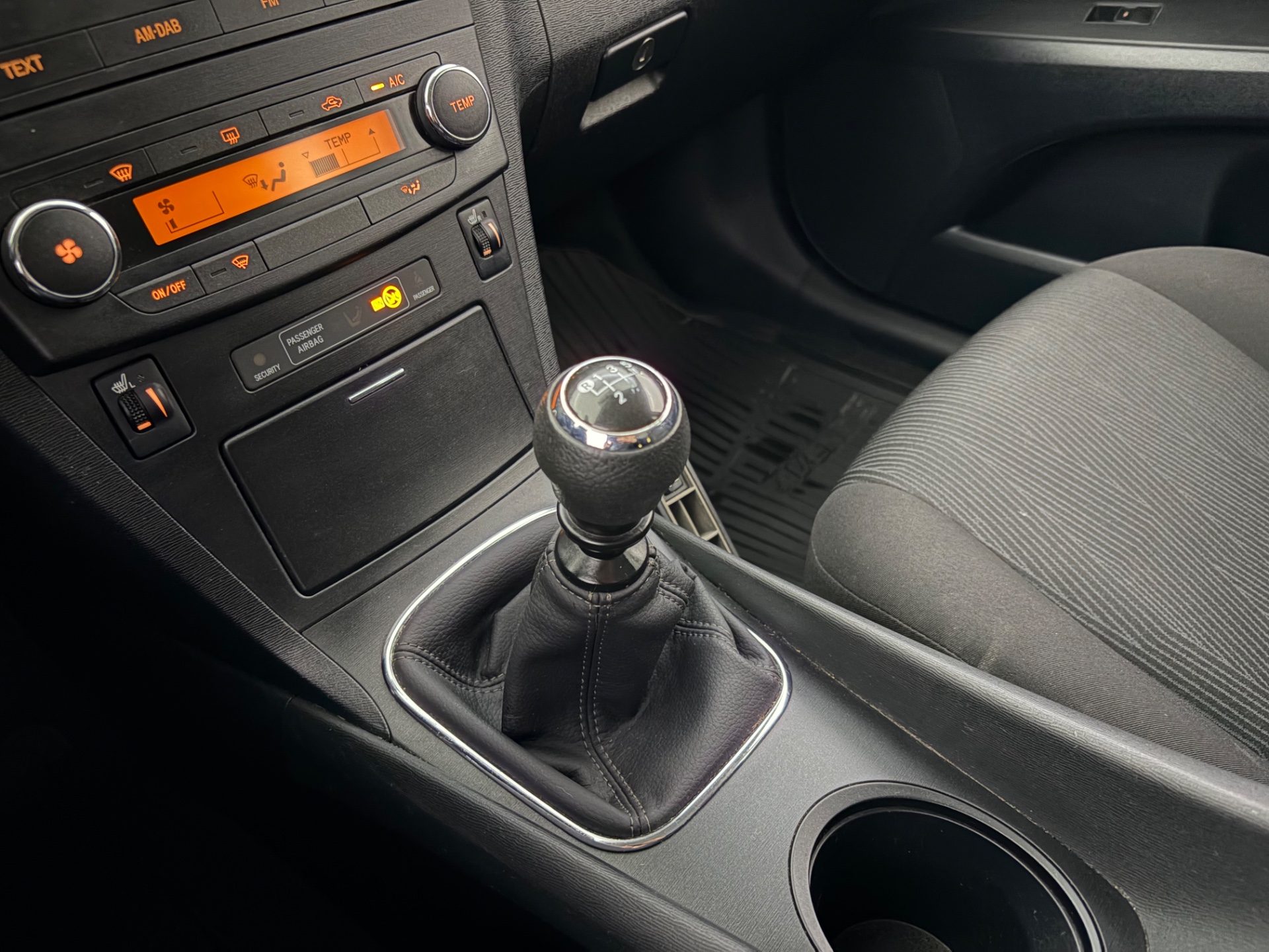 TOYOTA Avensis 2010