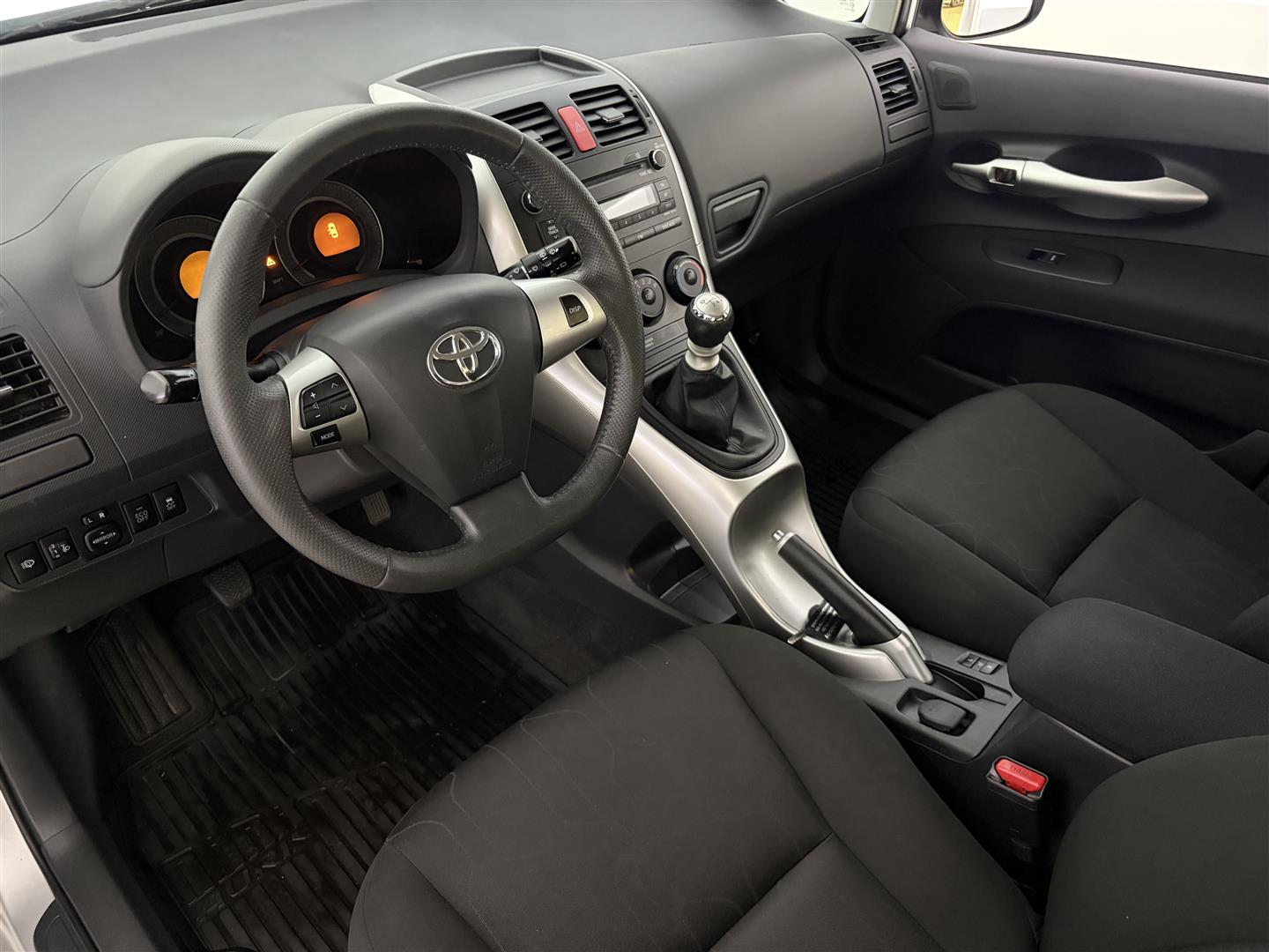 TOYOTA Auris 2012