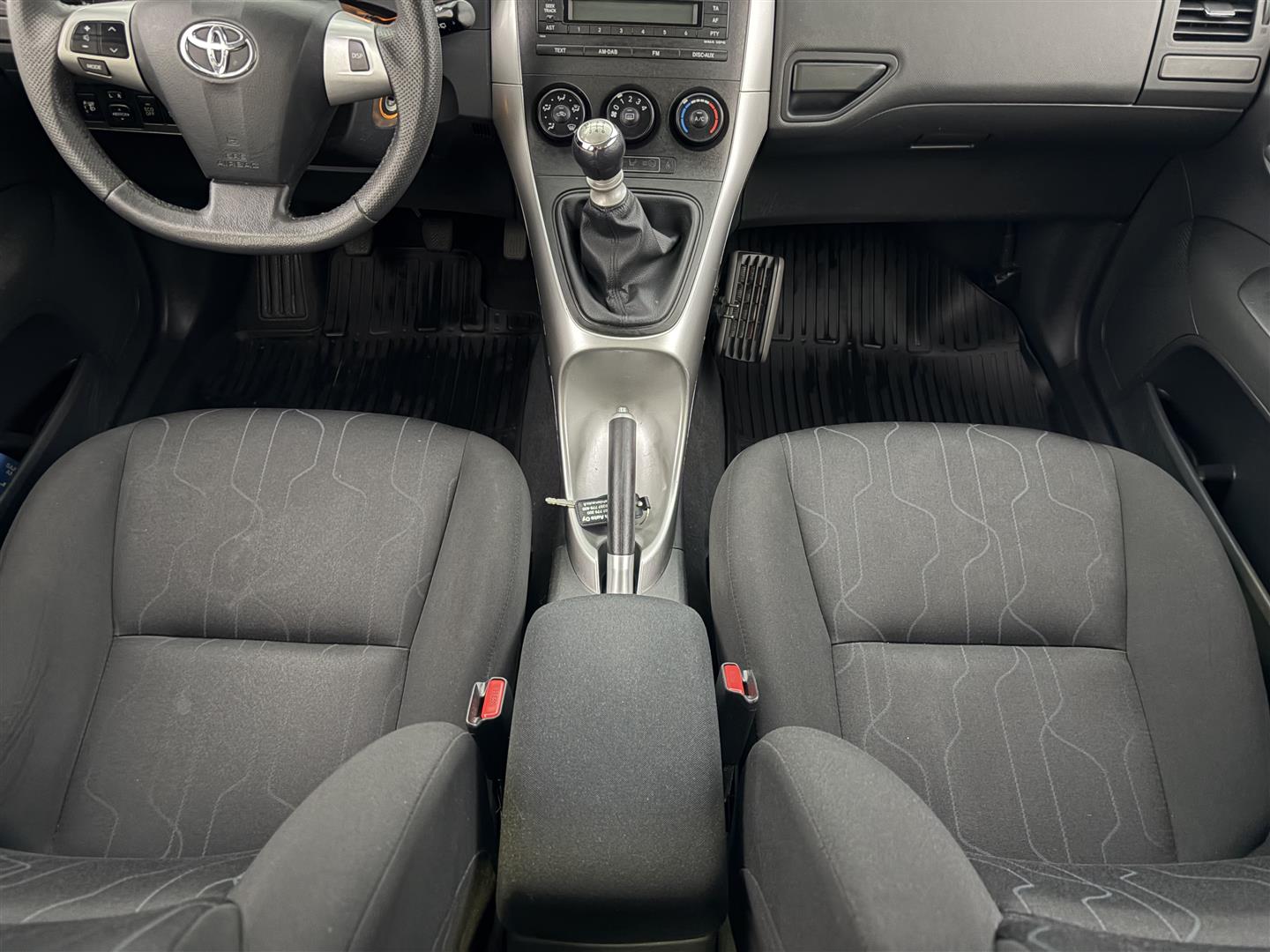 TOYOTA Auris 2012