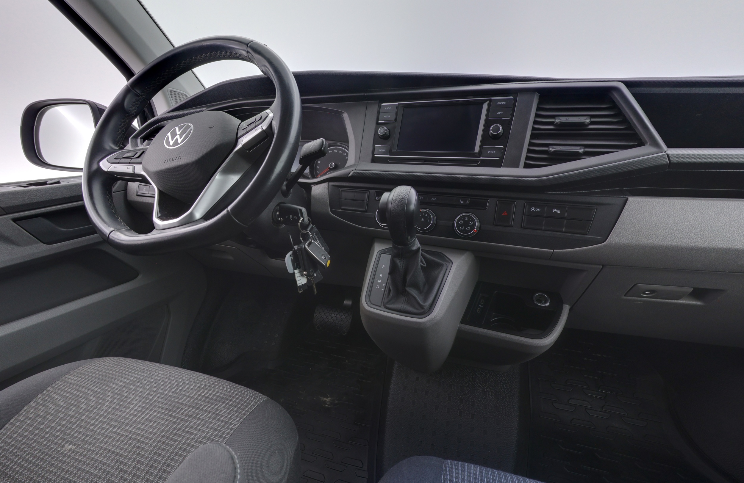 VOLKSWAGEN Transporter 2023