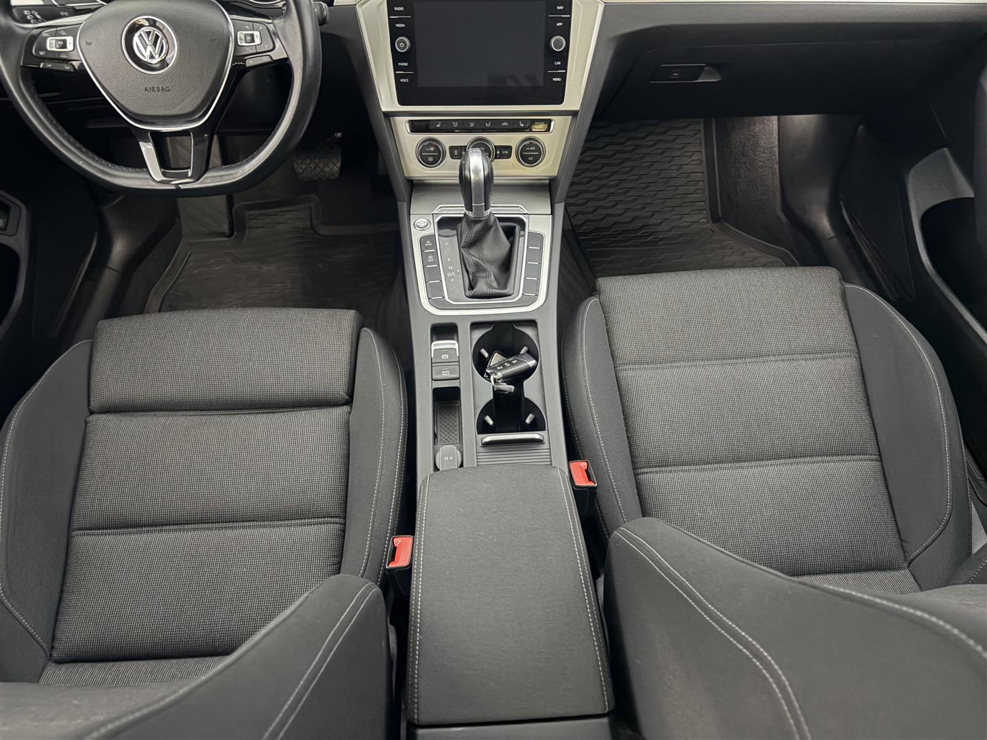 VOLKSWAGEN Passat 2018