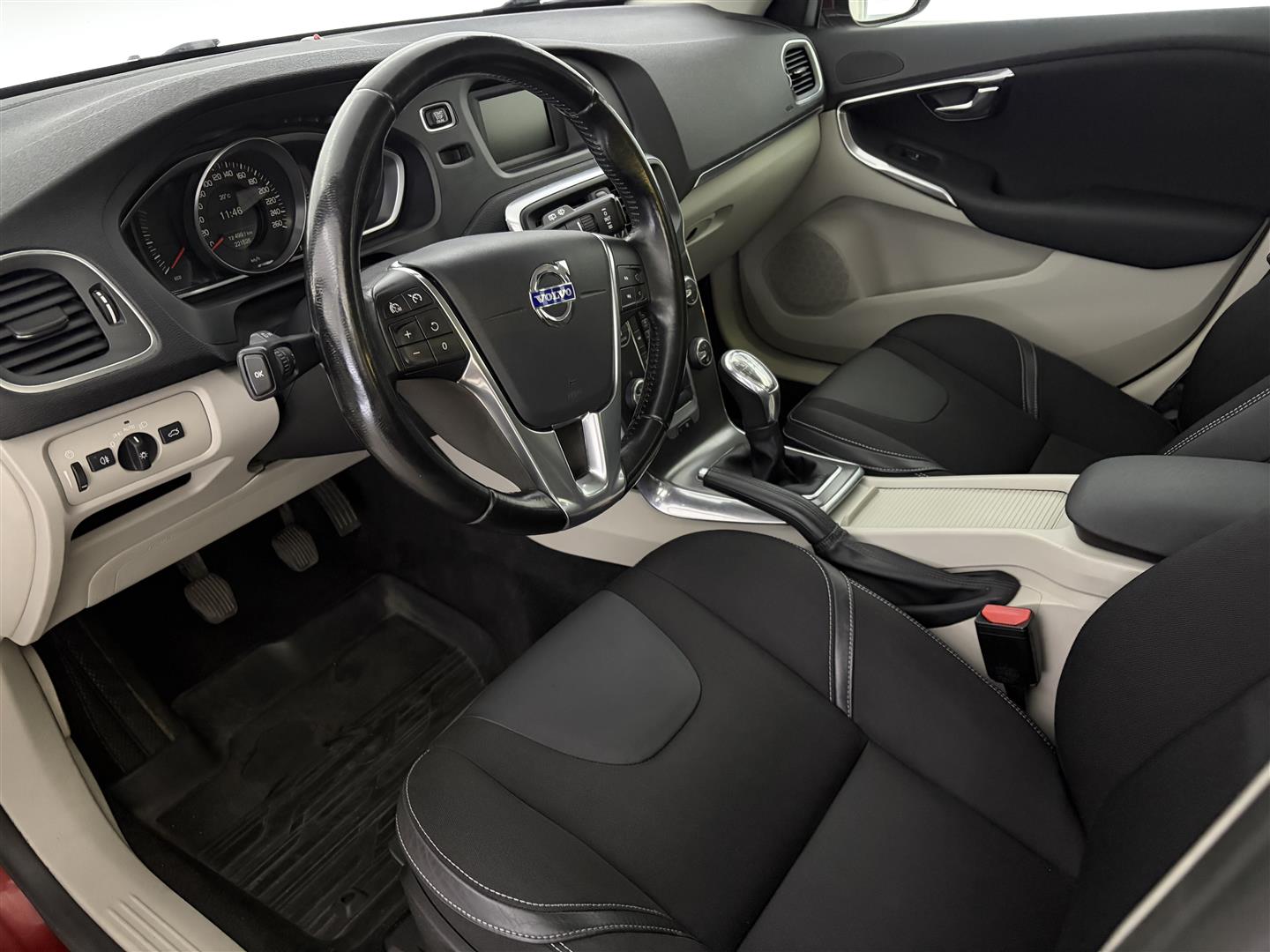 VOLVO V40 2013