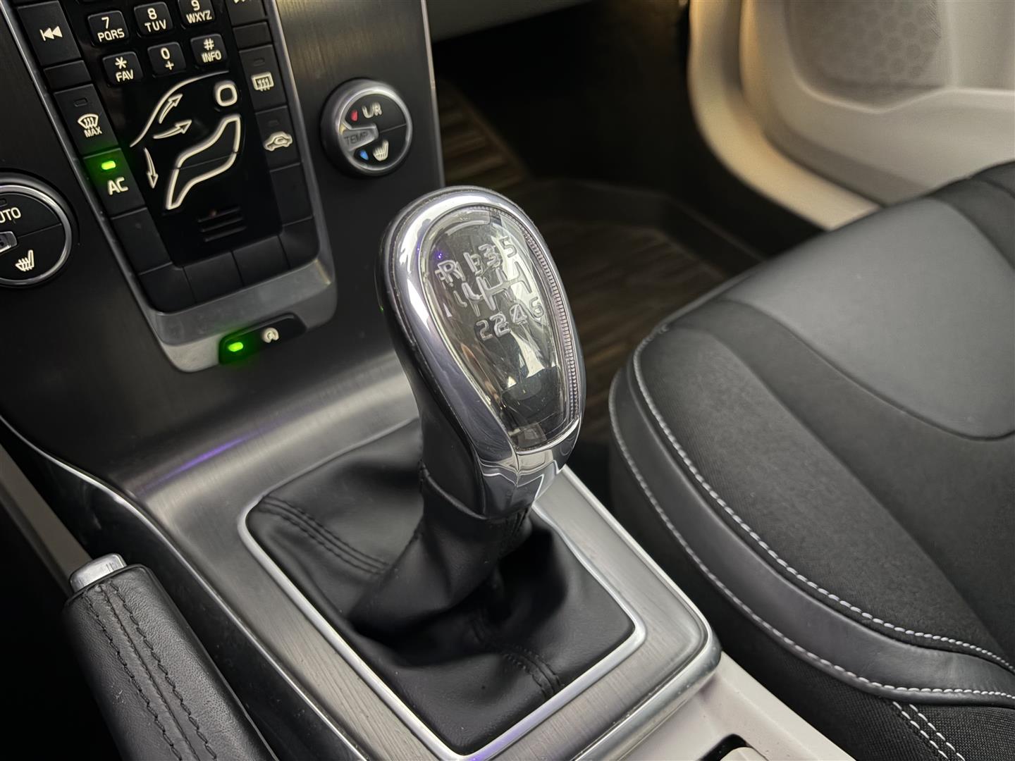 VOLVO V40 2013