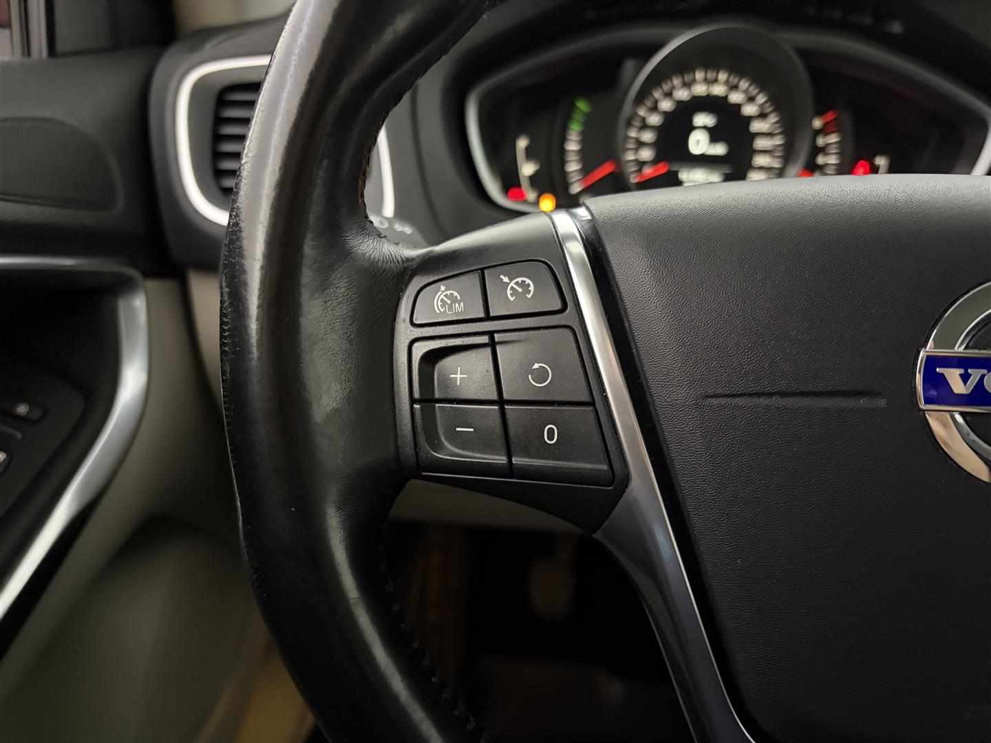 VOLVO V40 2013
