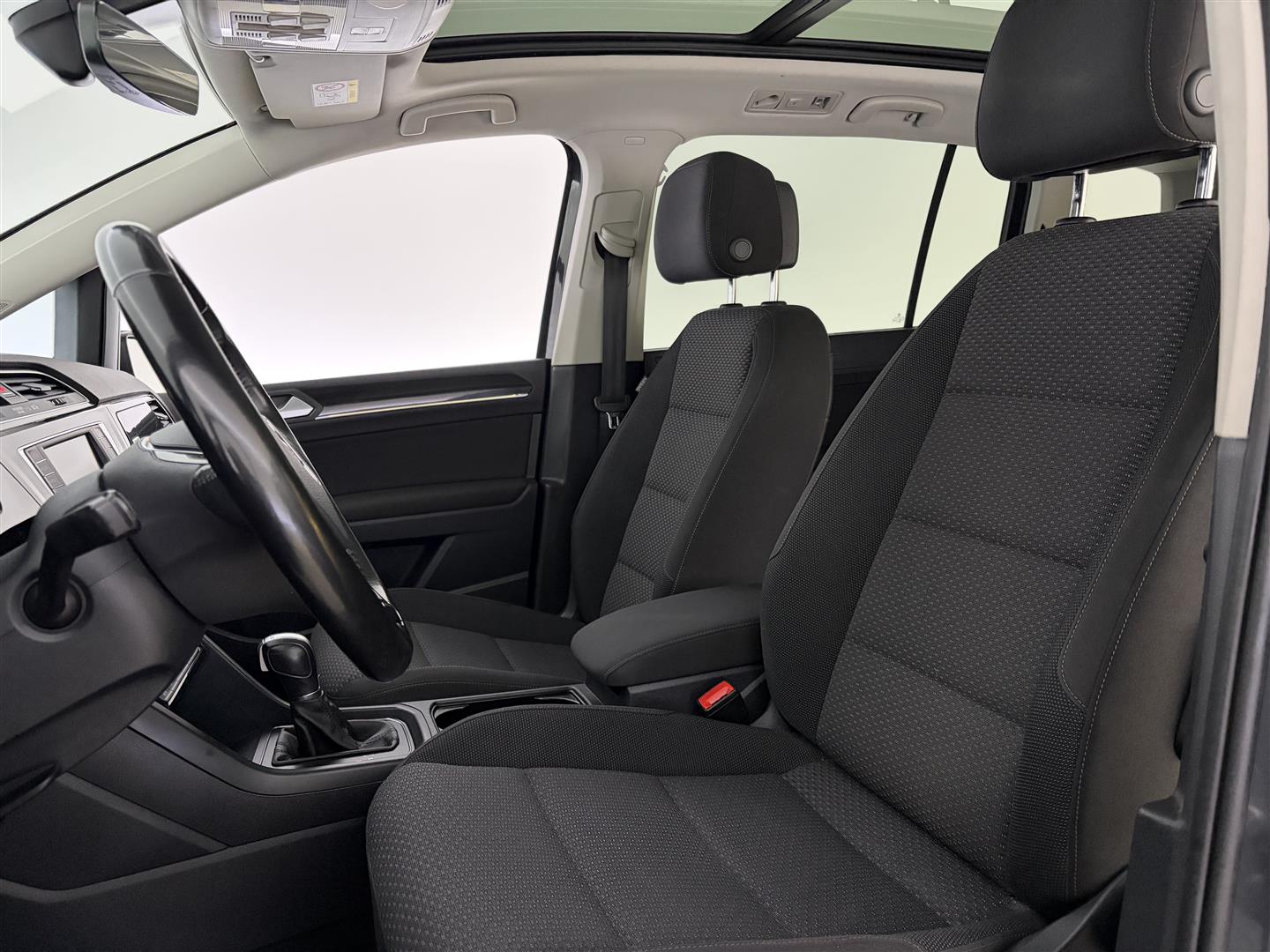 VOLKSWAGEN Touran 2017