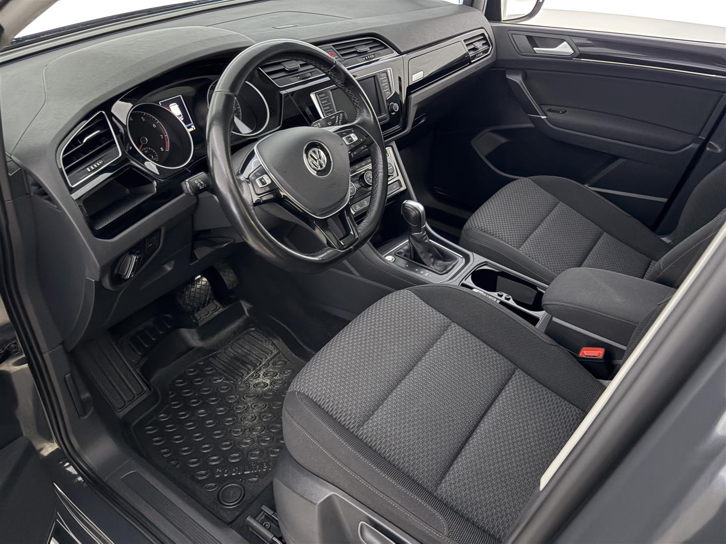 VOLKSWAGEN Touran 2017
