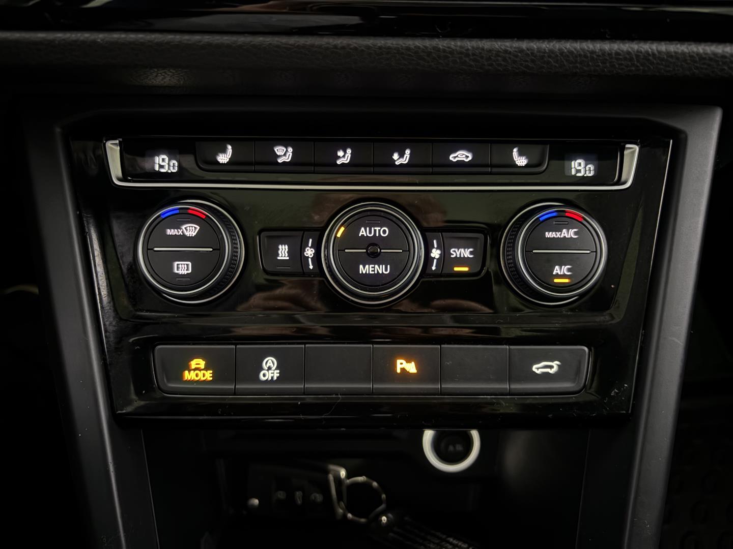 VOLKSWAGEN Touran 2017