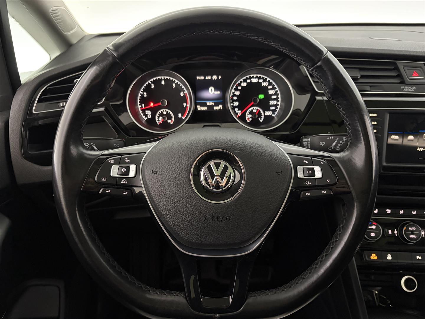 VOLKSWAGEN Touran 2017