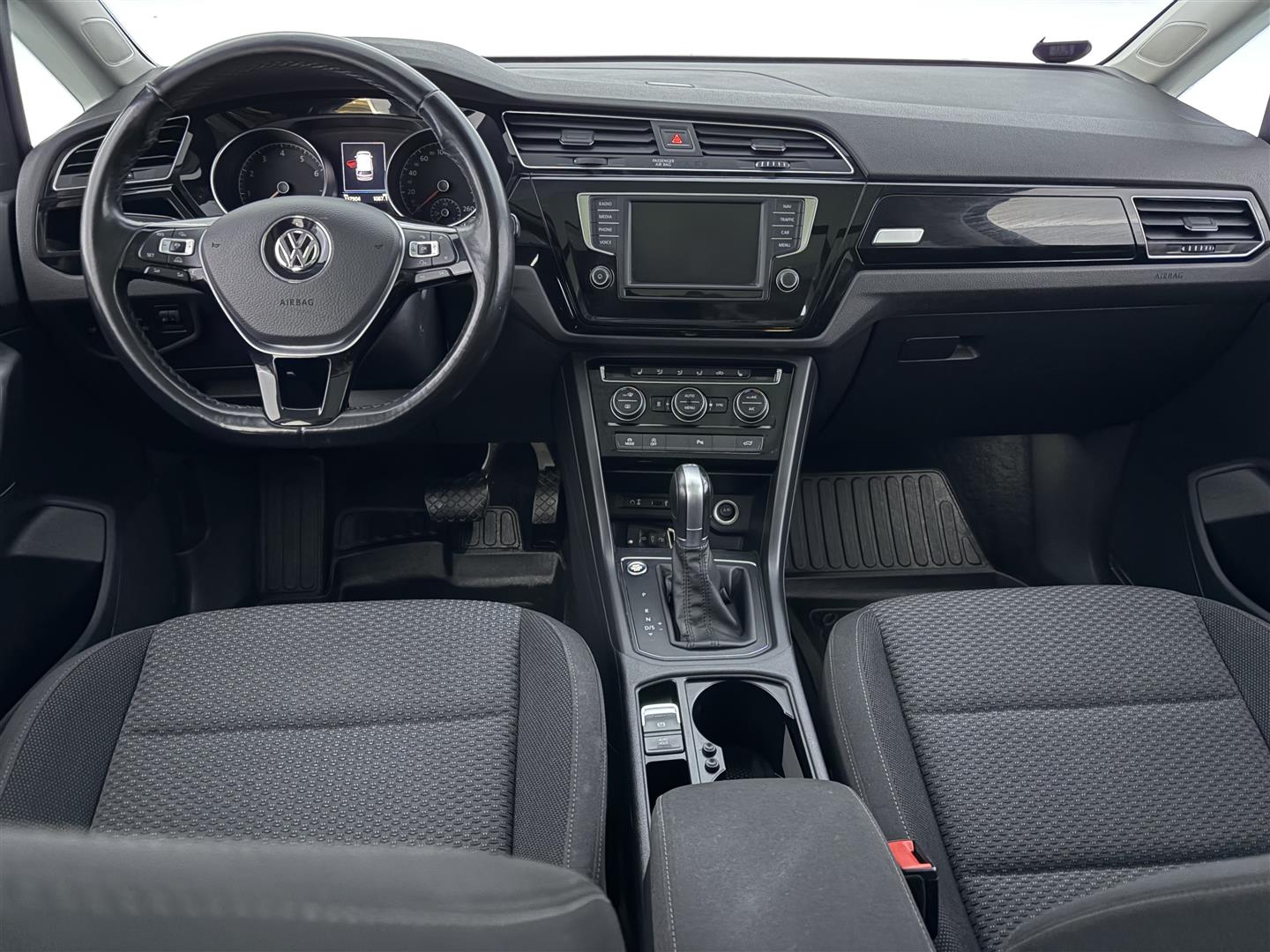 VOLKSWAGEN Touran 2017