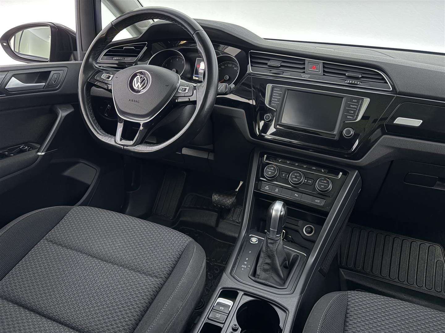 VOLKSWAGEN Touran 2017