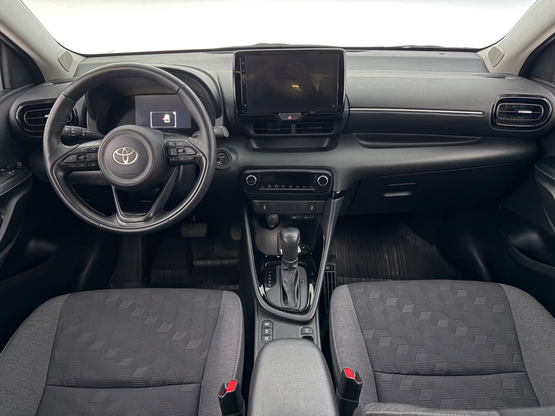 TOYOTA Yaris 2025