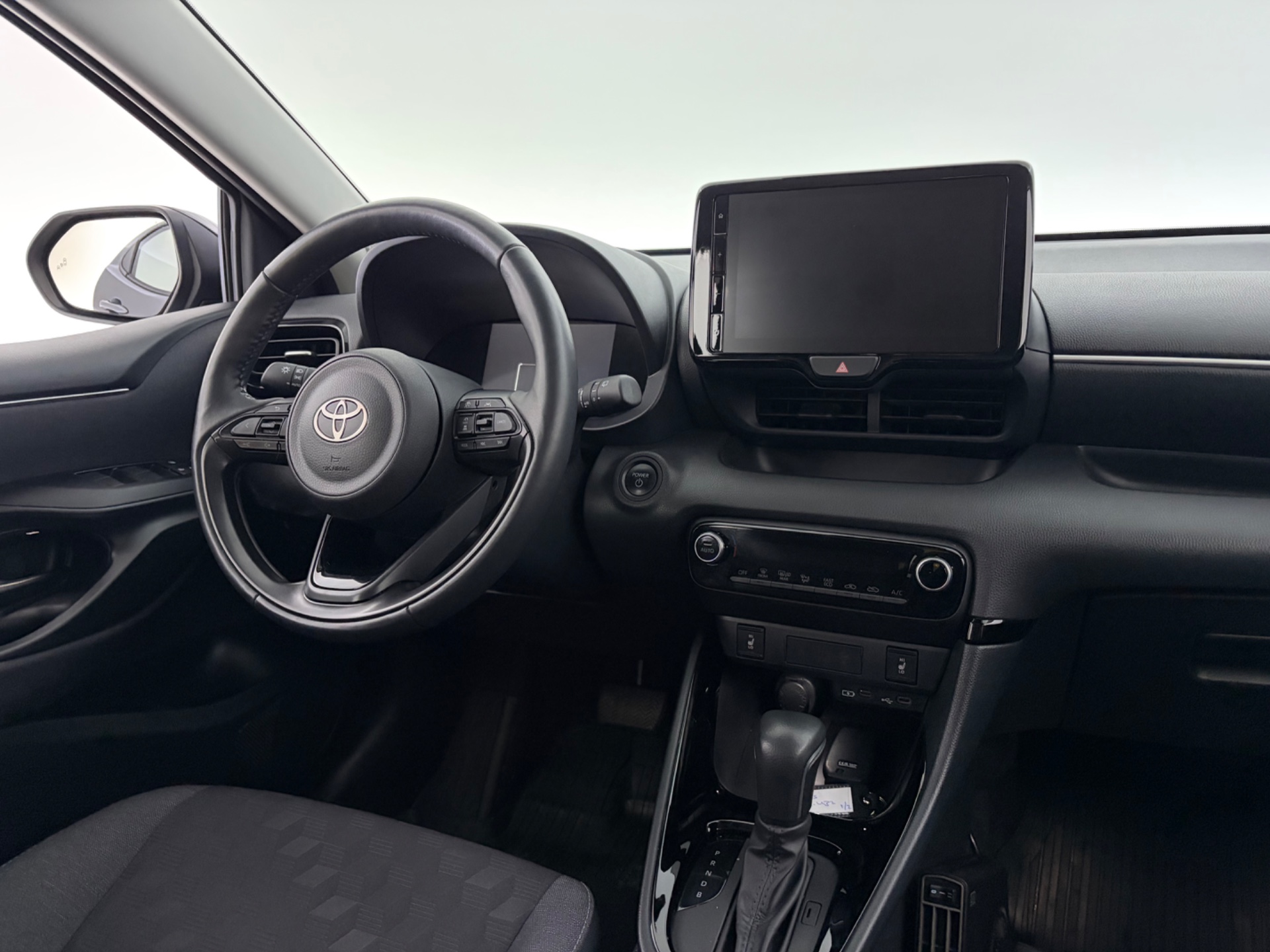 TOYOTA Yaris 2025