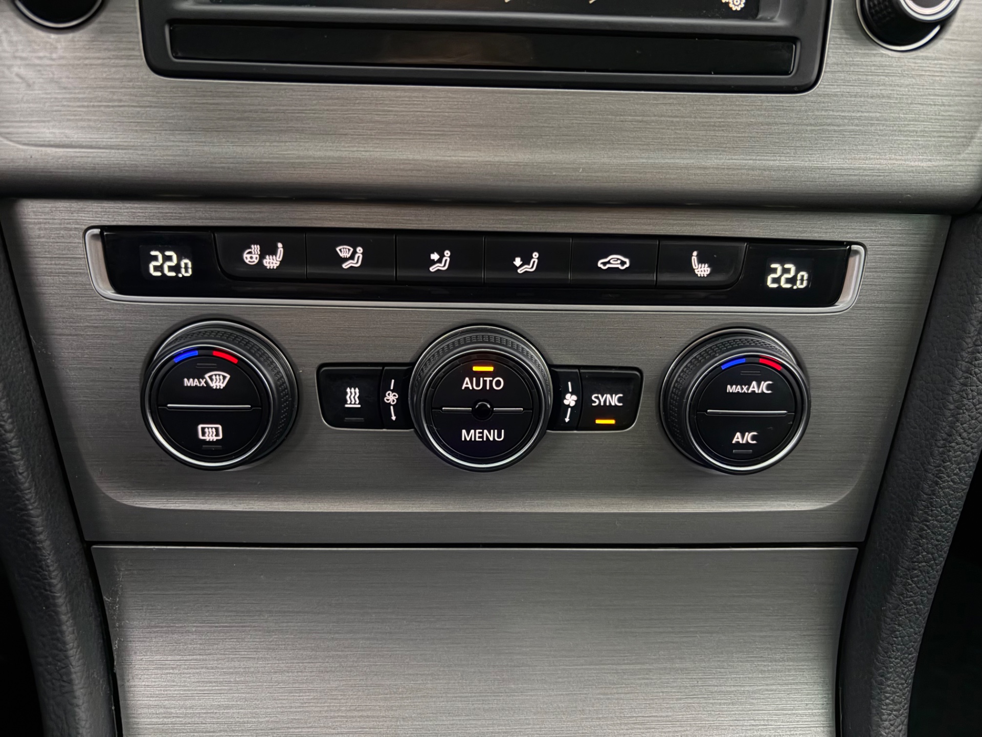 VOLKSWAGEN Golf 2016