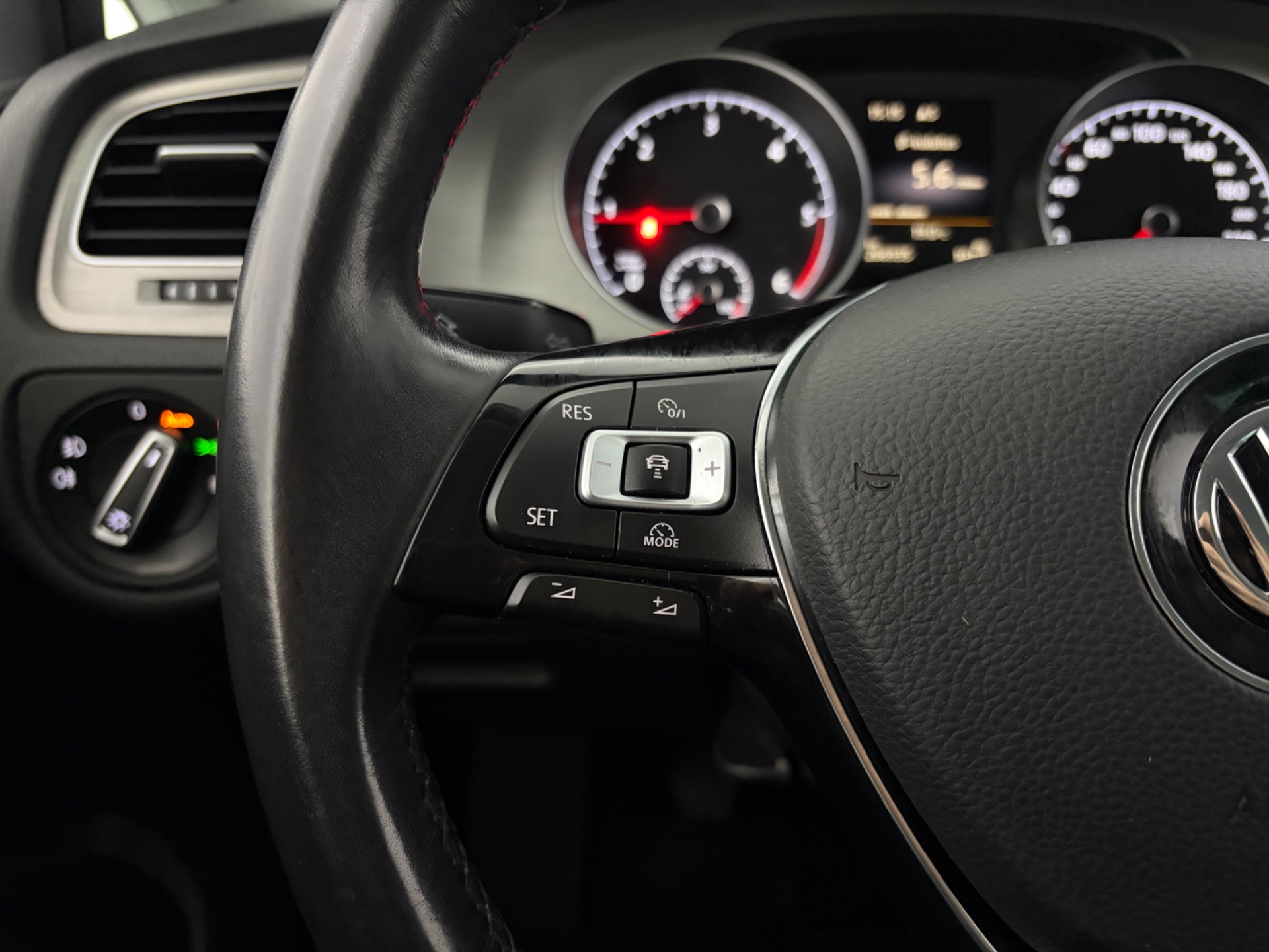 VOLKSWAGEN Golf 2016