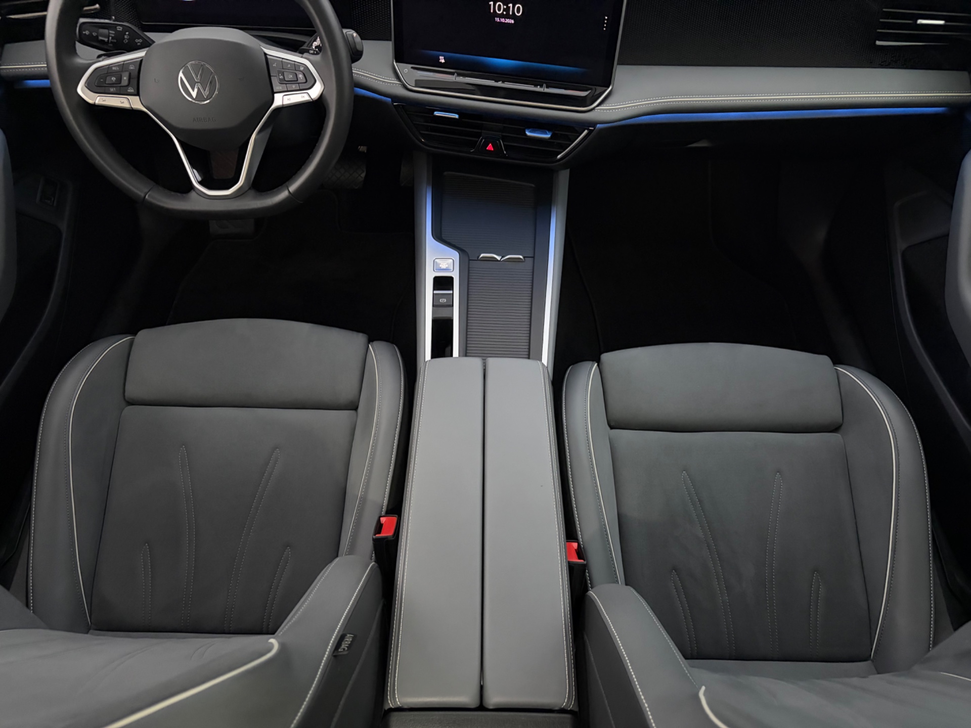 VOLKSWAGEN Passat 2024