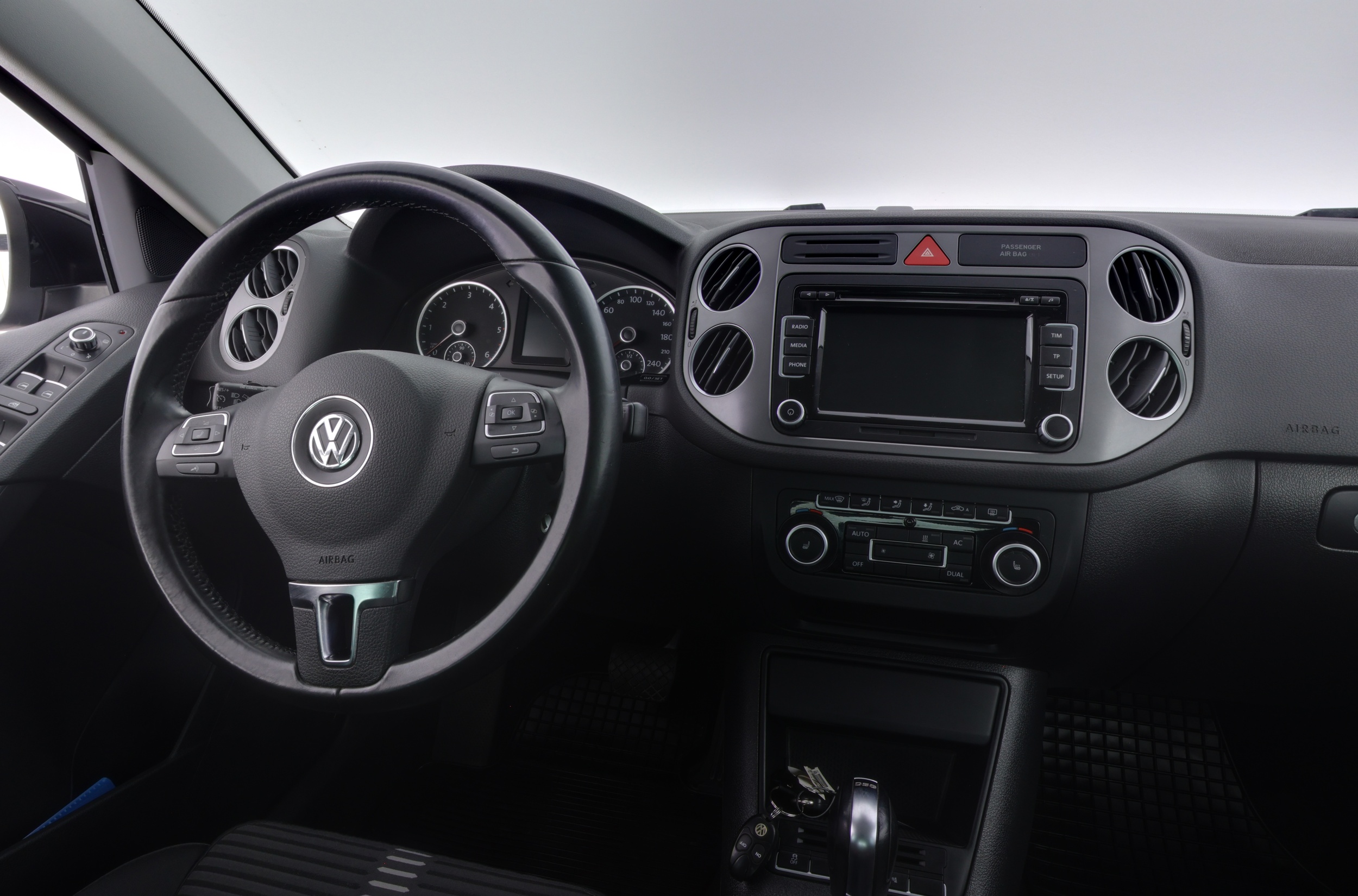 VOLKSWAGEN Tiguan 2011
