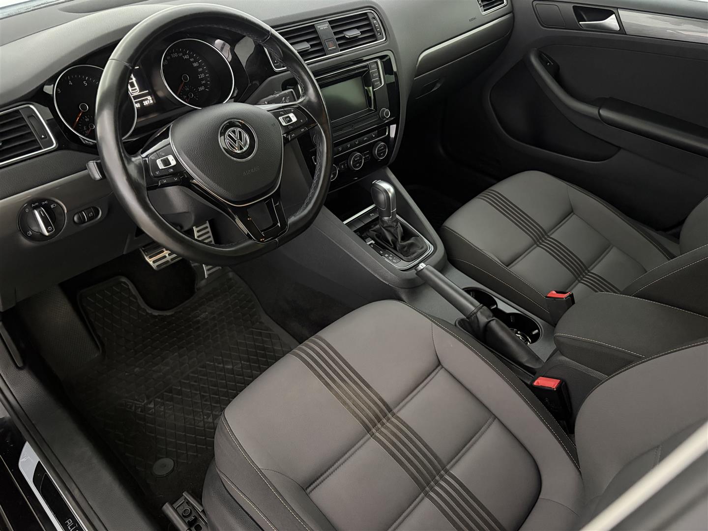 VOLKSWAGEN Jetta 2016