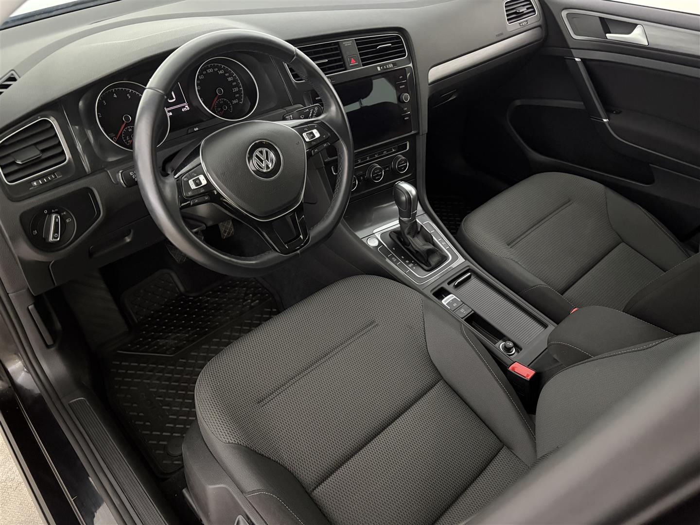 VOLKSWAGEN Golf 2018