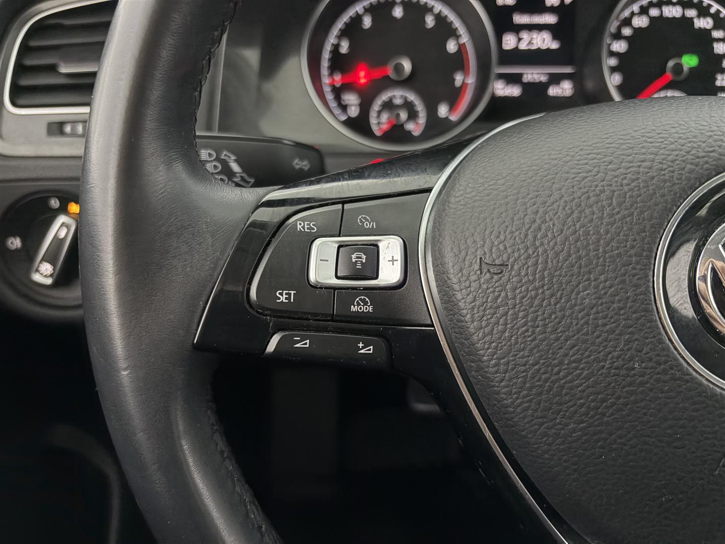 VOLKSWAGEN Golf 2018