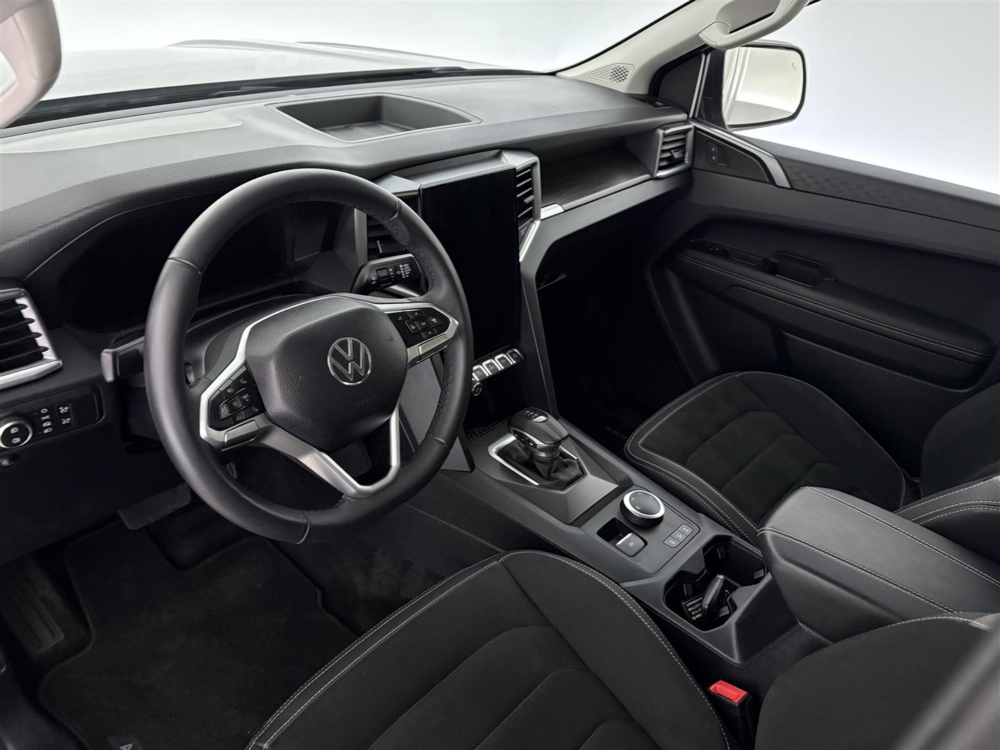 VOLKSWAGEN Amarok 2024