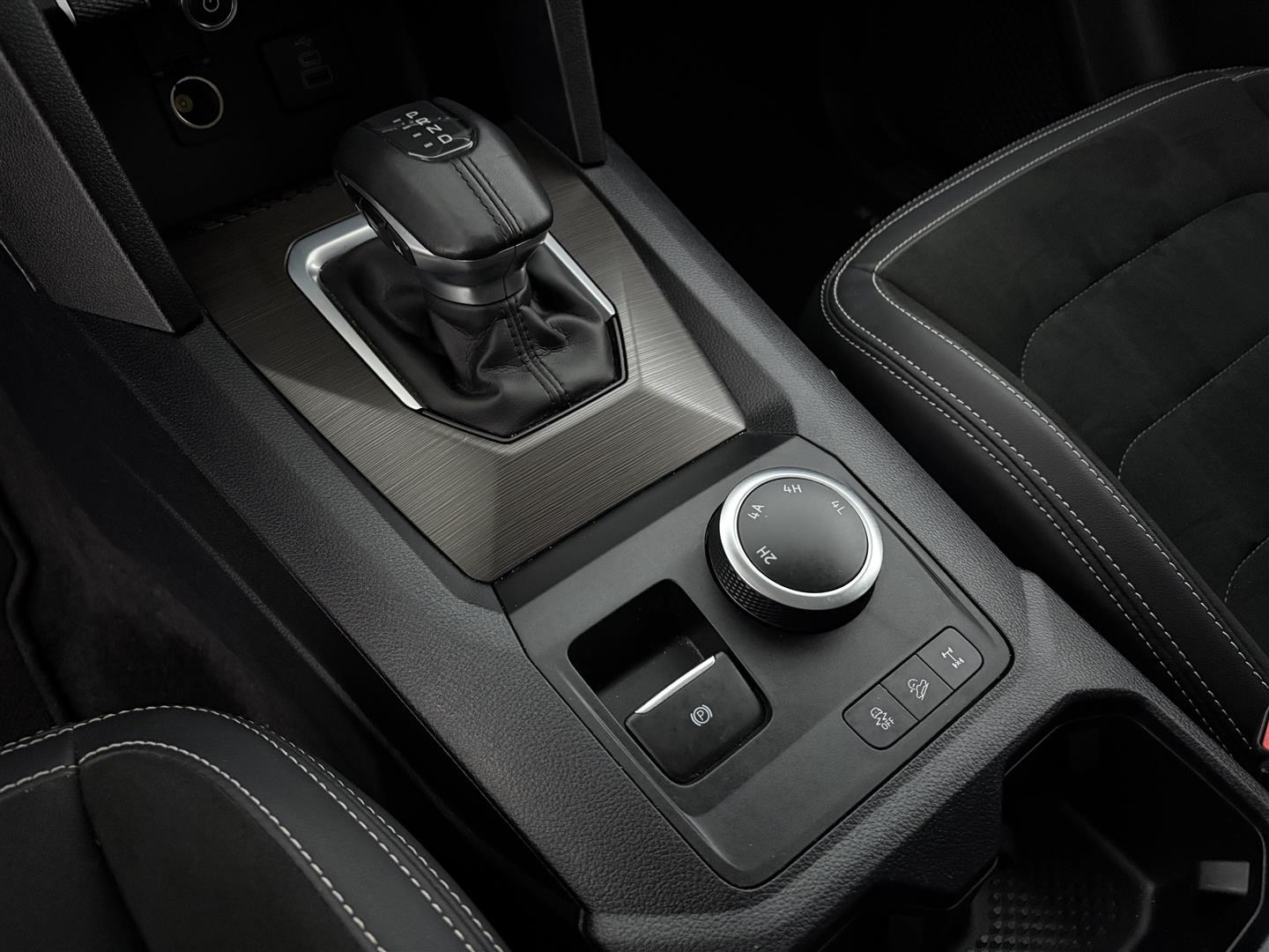 VOLKSWAGEN Amarok 2024