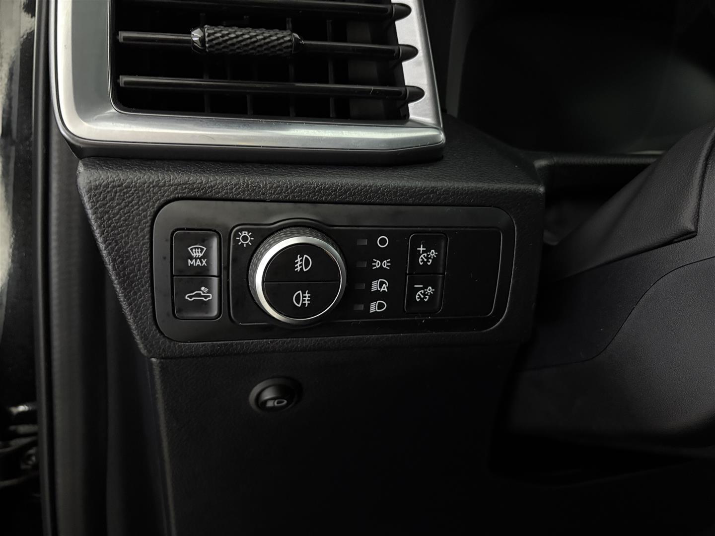 VOLKSWAGEN Amarok 2024