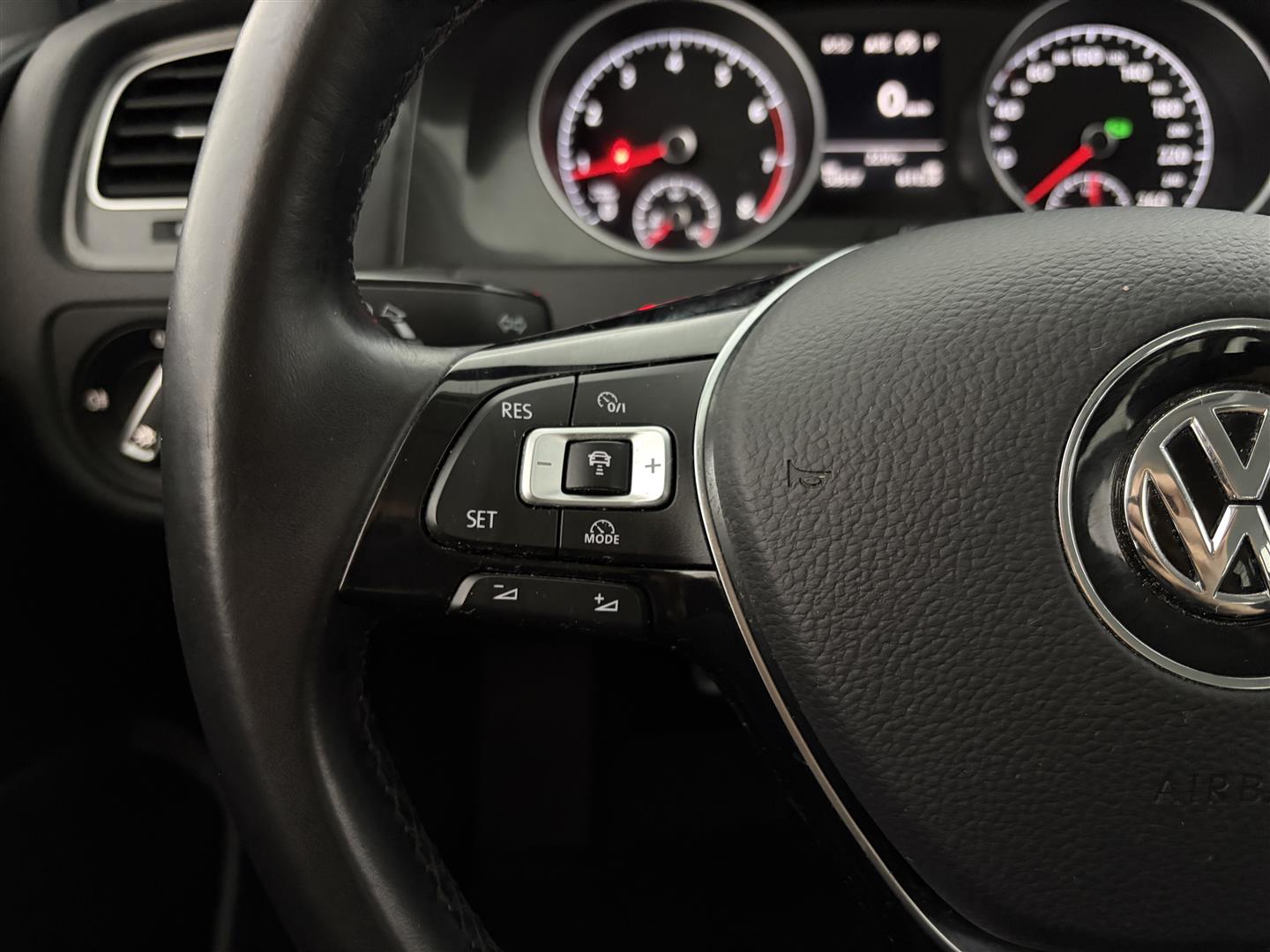 VOLKSWAGEN Golf 2017