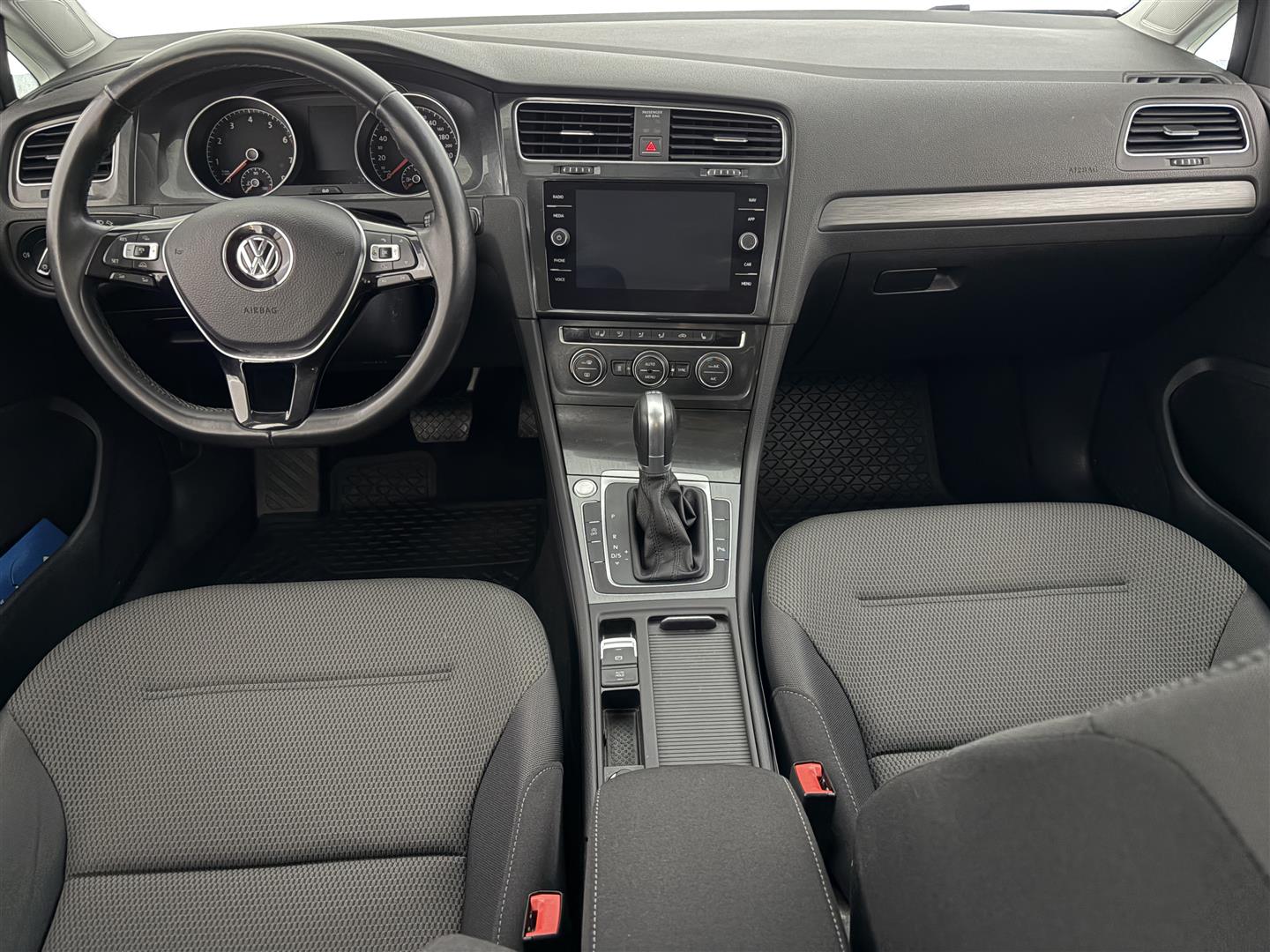 VOLKSWAGEN Golf 2017