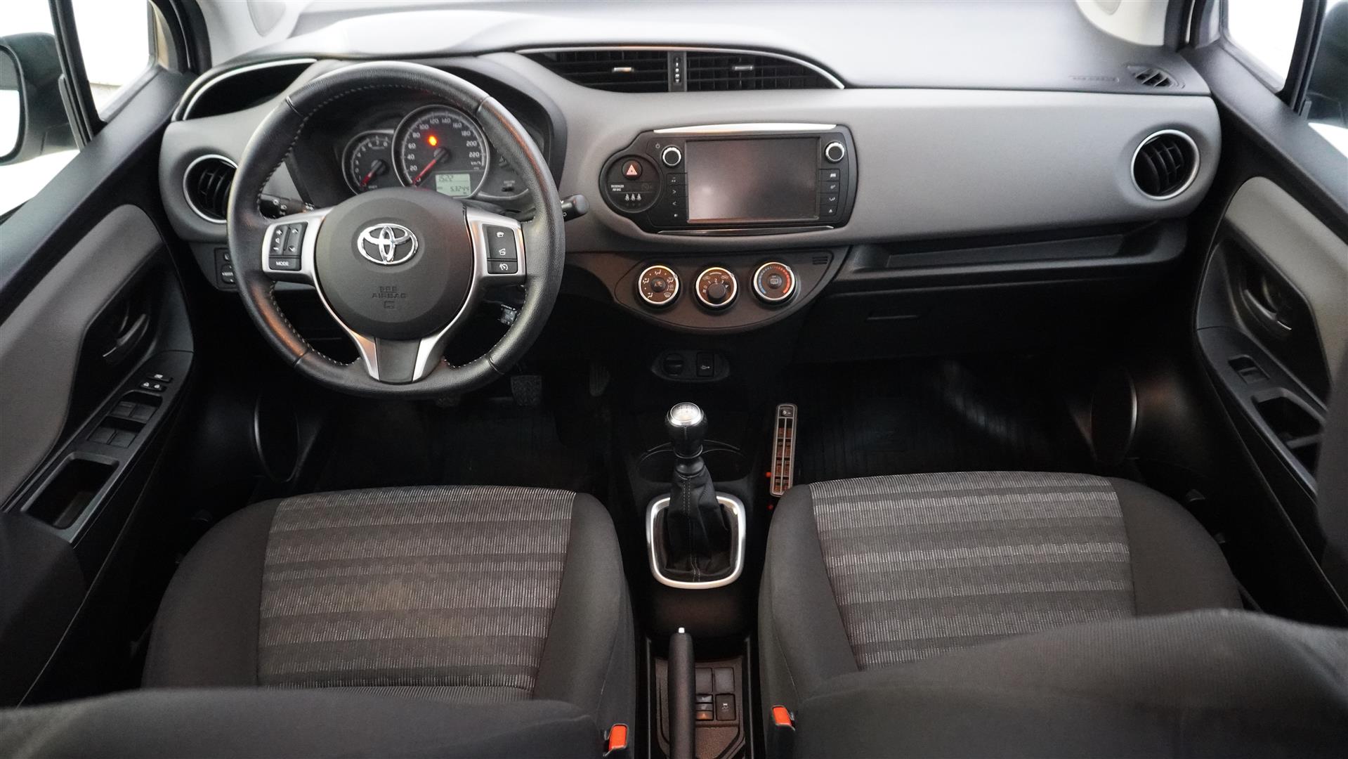 TOYOTA Yaris 2016
