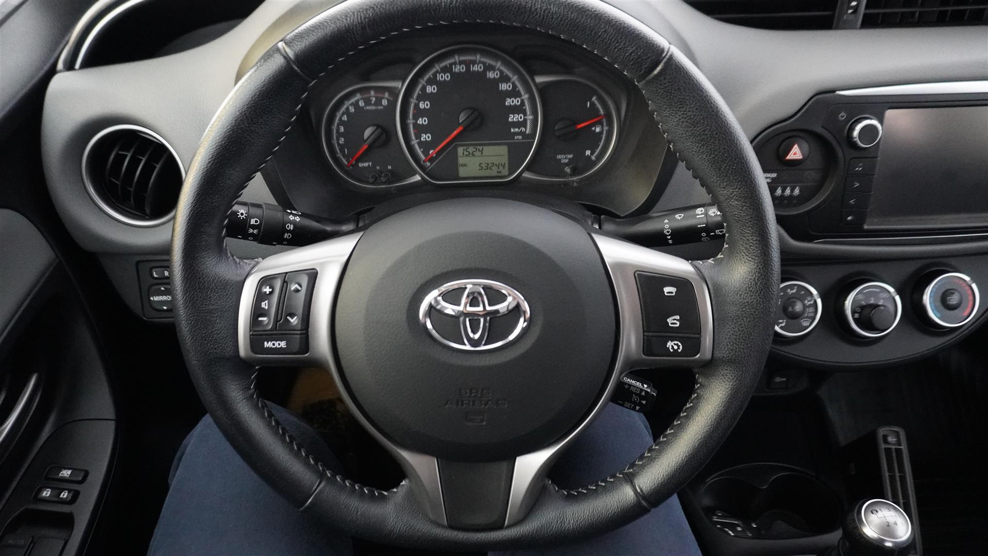 TOYOTA Yaris 2016