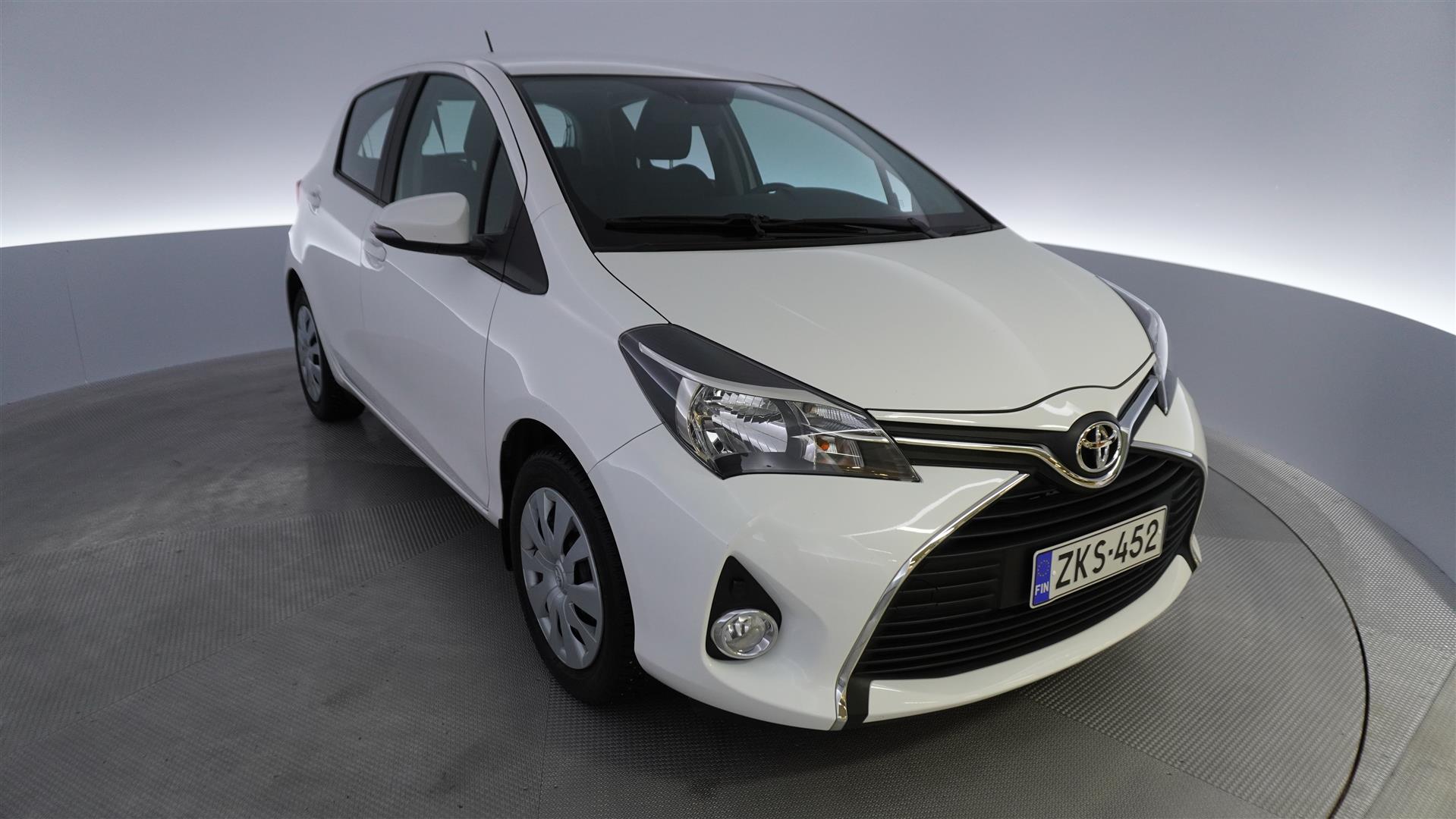 TOYOTA Yaris 2016